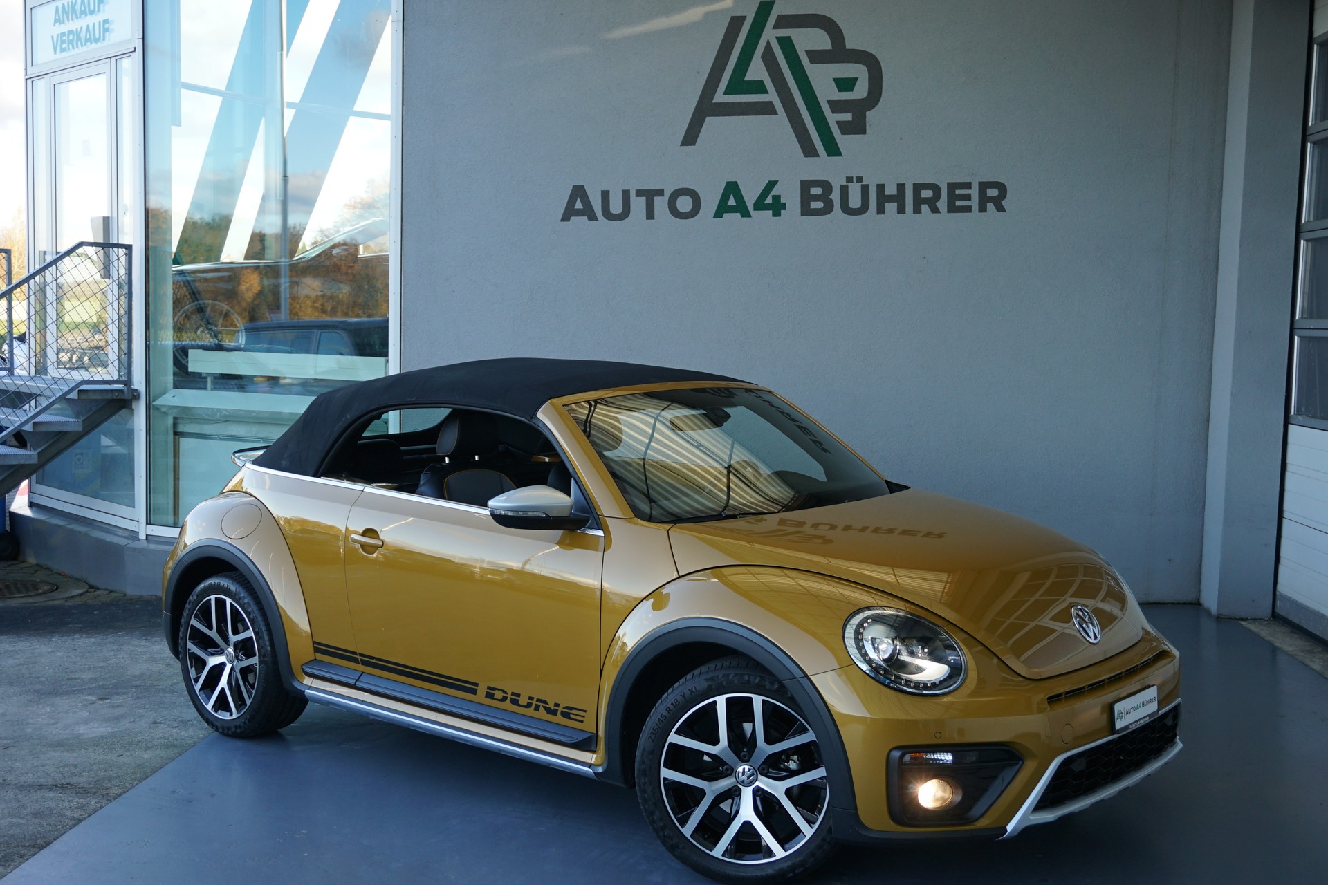 VW Beetle 1.4 TSI BMT Dune Cabriolet 150PS Automat-image-2