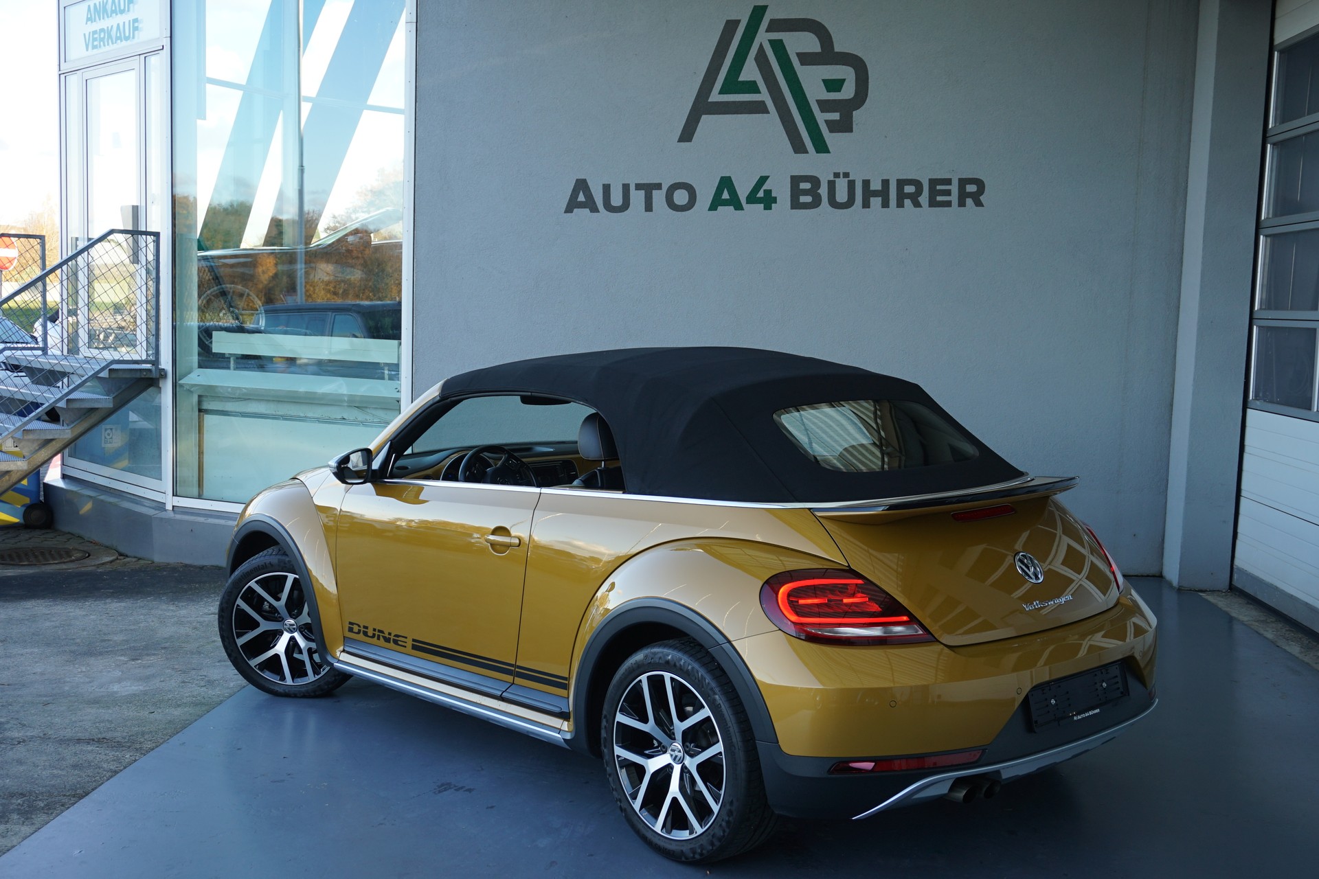 VW Beetle 1.4 TSI BMT Dune Cabriolet 150PS Automat-image-11