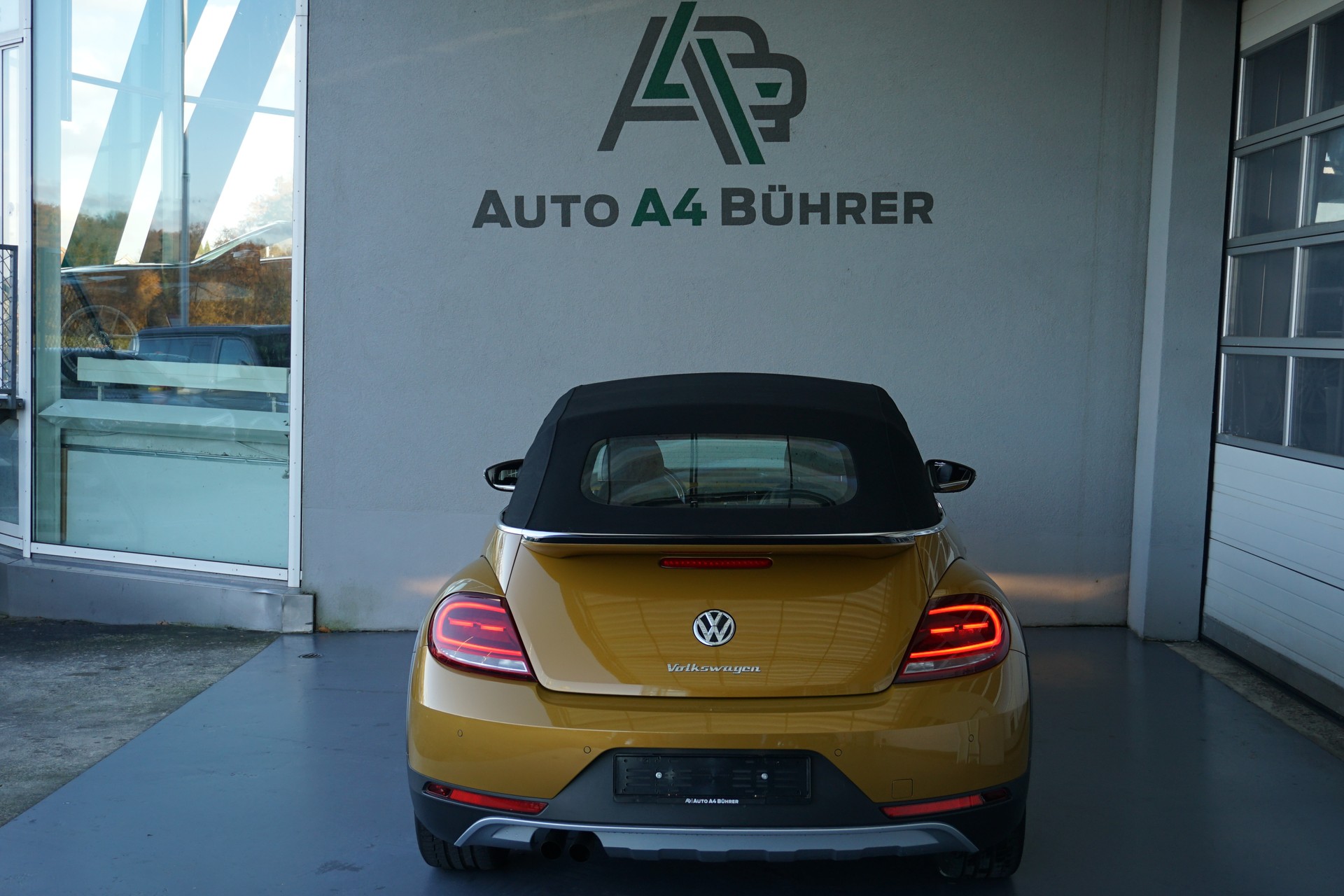 VW Beetle 1.4 TSI BMT Dune Cabriolet 150PS Automat-image-16