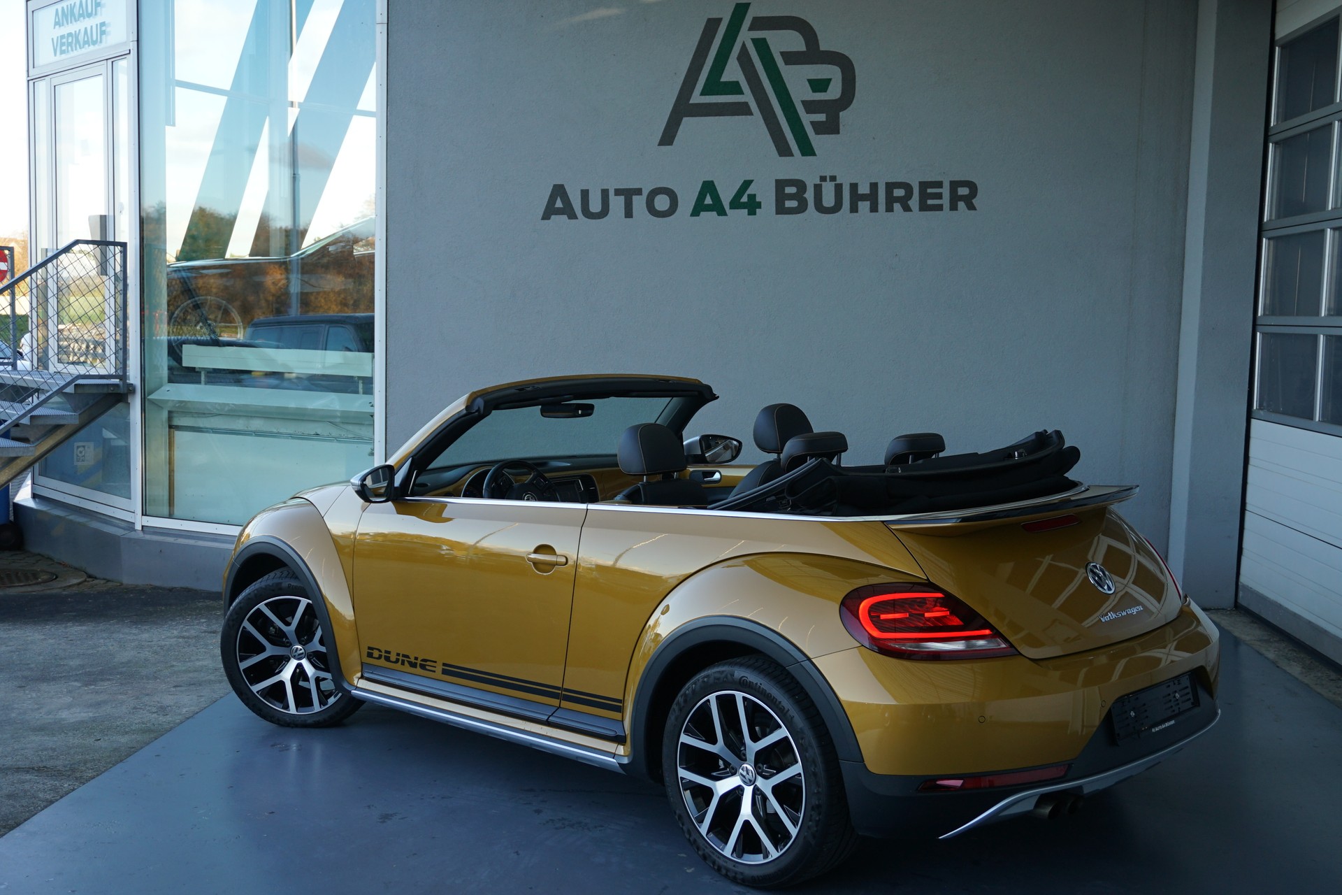 VW Beetle 1.4 TSI BMT Dune Cabriolet 150PS Automat-image-12