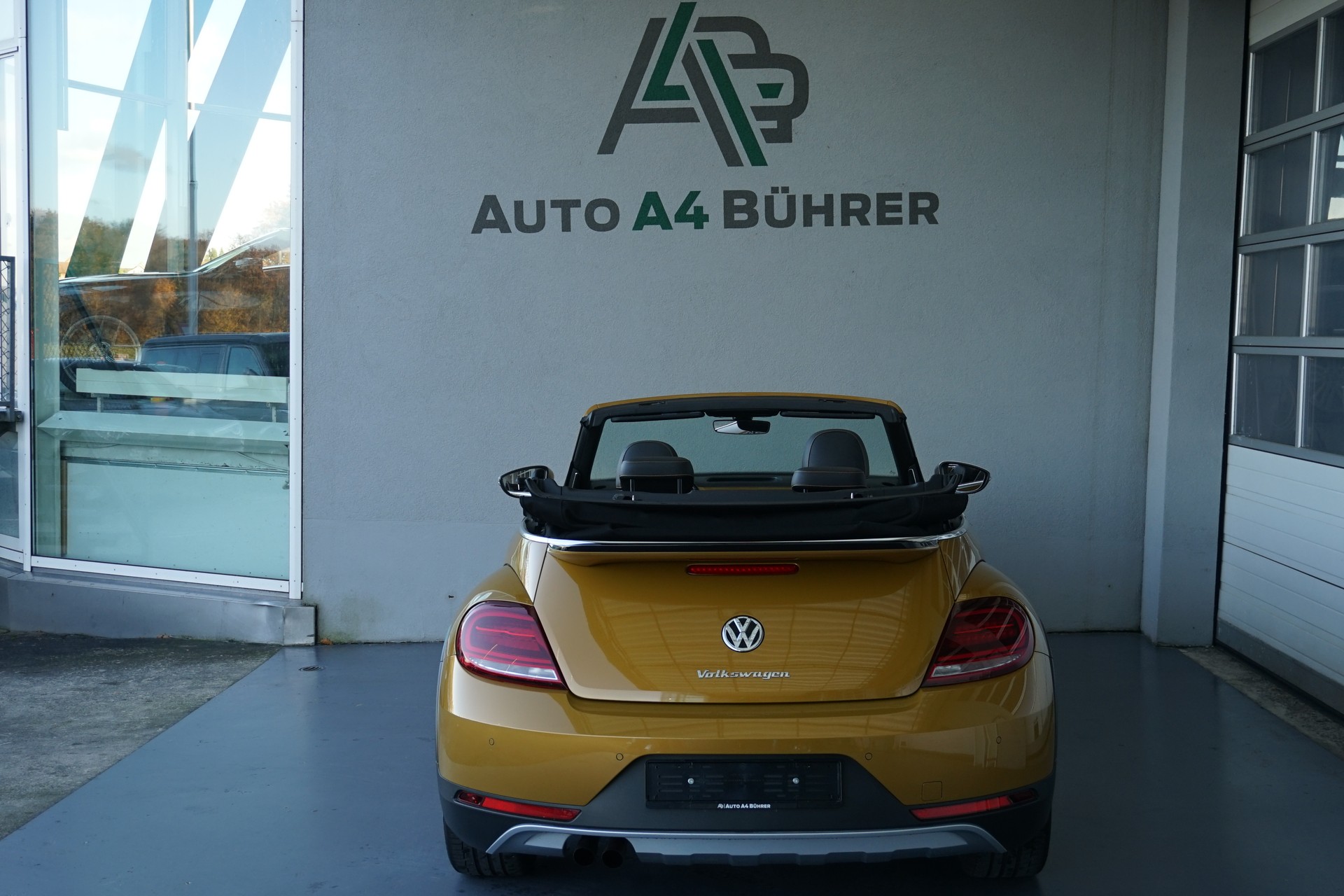 VW Beetle 1.4 TSI BMT Dune Cabriolet 150PS Automat-image-17