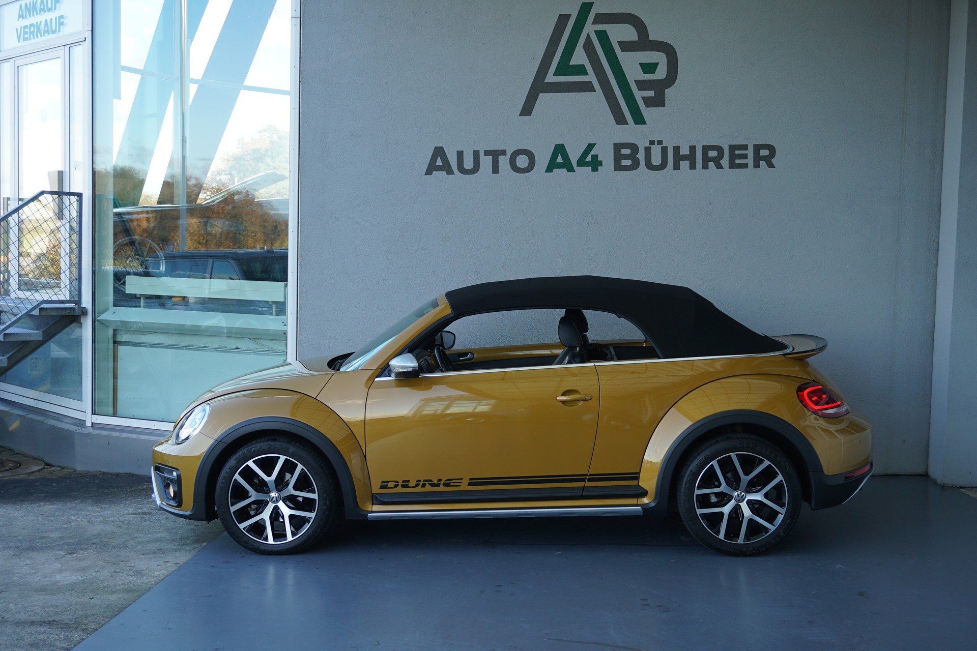 VW Beetle 1.4 TSI BMT Dune Cabriolet 150PS Automat-image-0