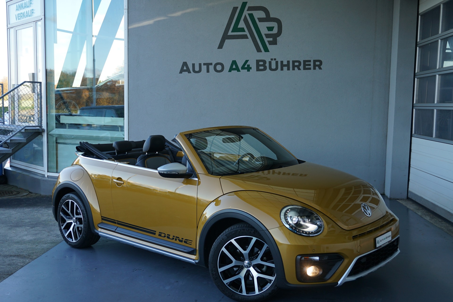 VW Beetle 1.4 TSI BMT Dune Cabriolet 150PS Automat-image-3