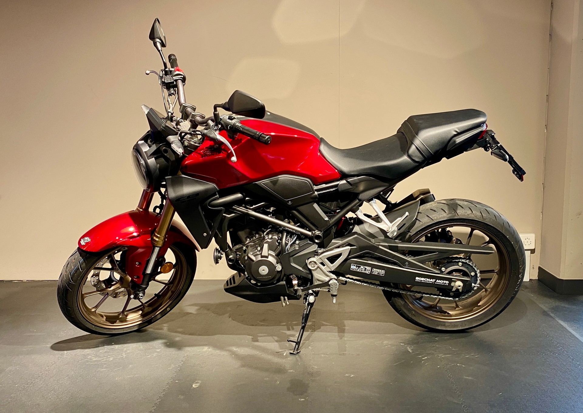 HONDA CB 300-image-1