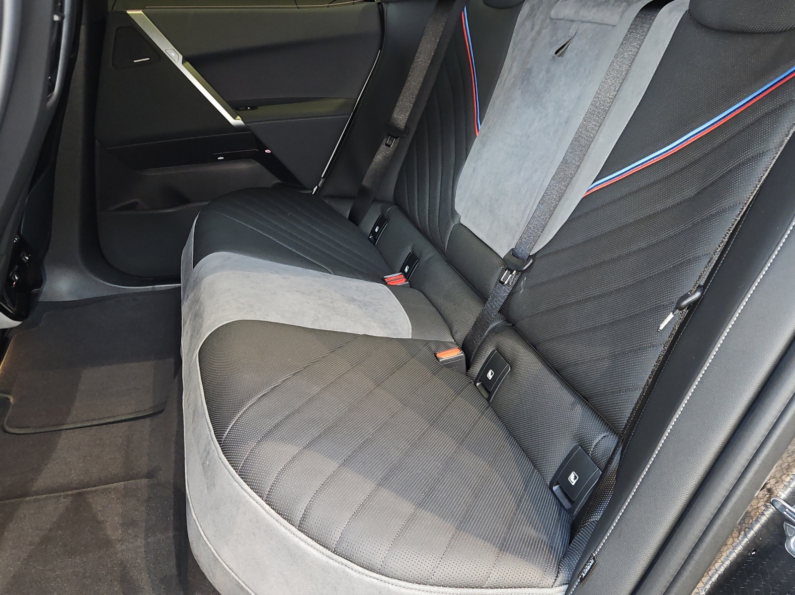 BMW iX xDrive45 M Sport Pro-image-11