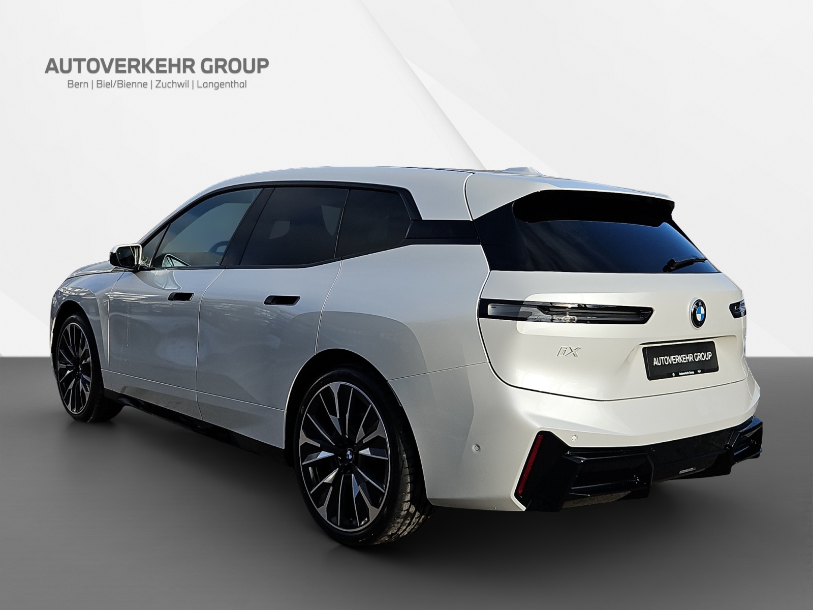 BMW iX xDrive45 M Sport Pro-image-4