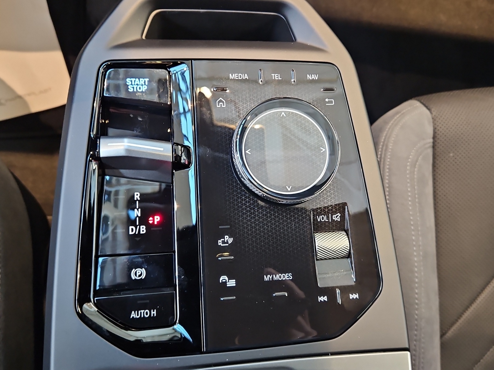 BMW iX xDrive45 M Sport Pro-image-19