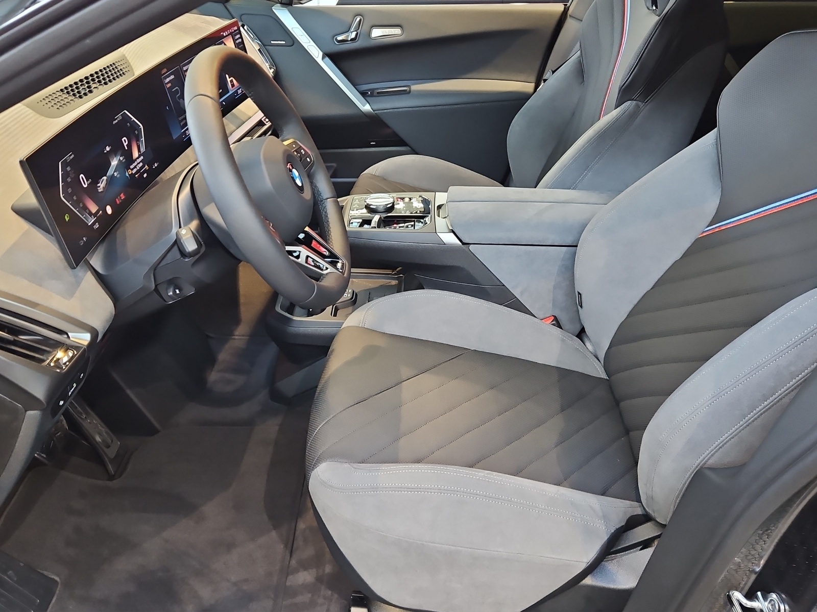 BMW iX xDrive45 M Sport Pro-image-10