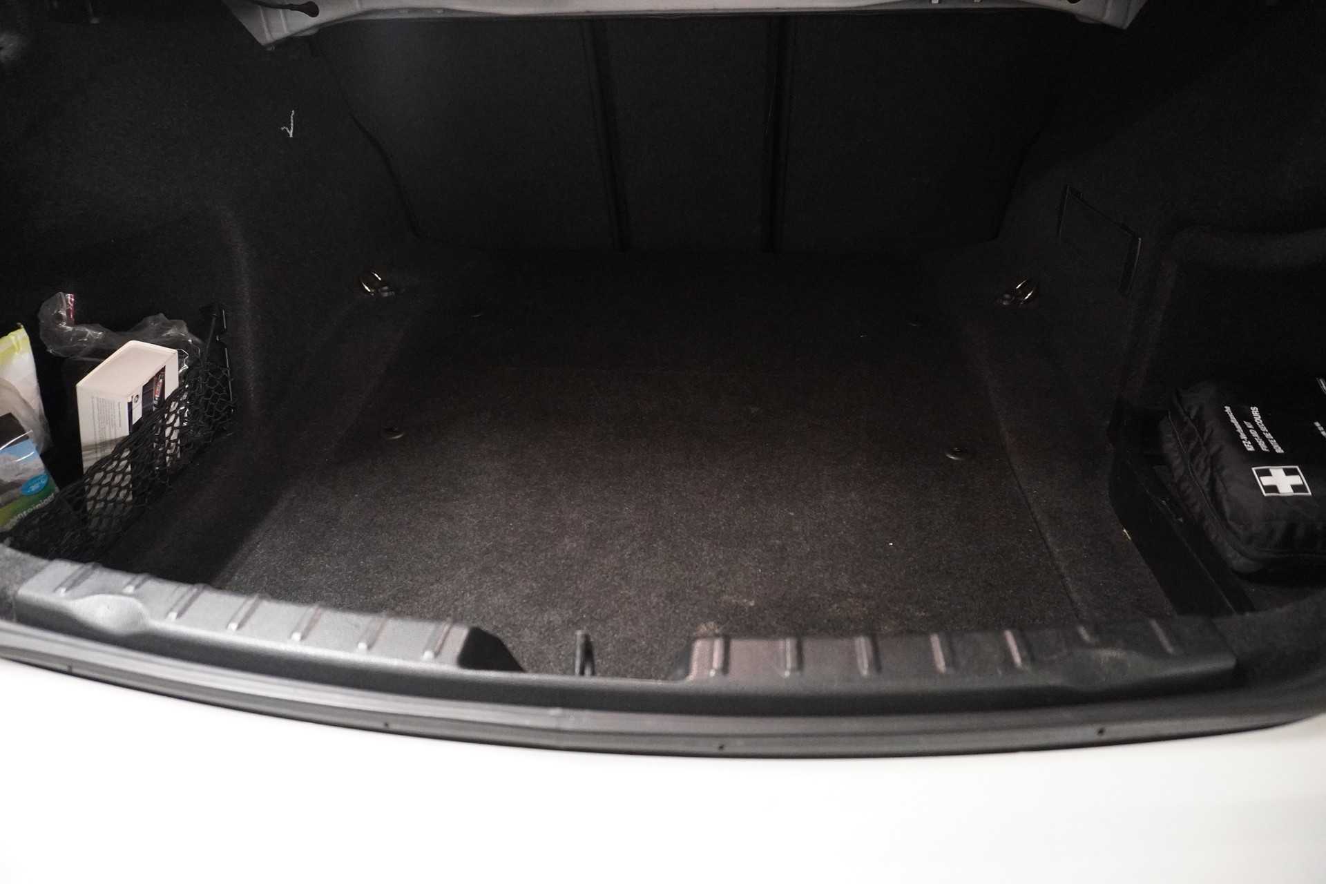 BMW 320d Sport Line-image-12