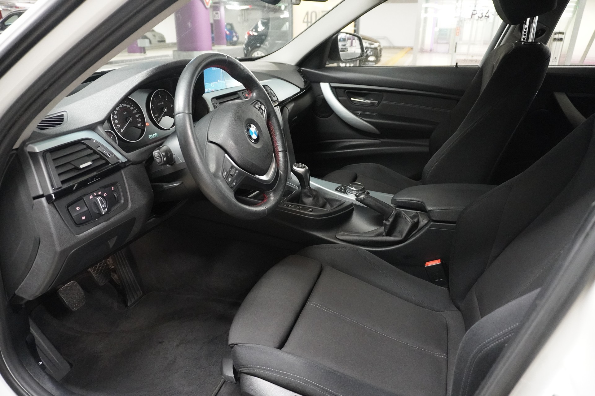 BMW 320d Sport Line-image-1