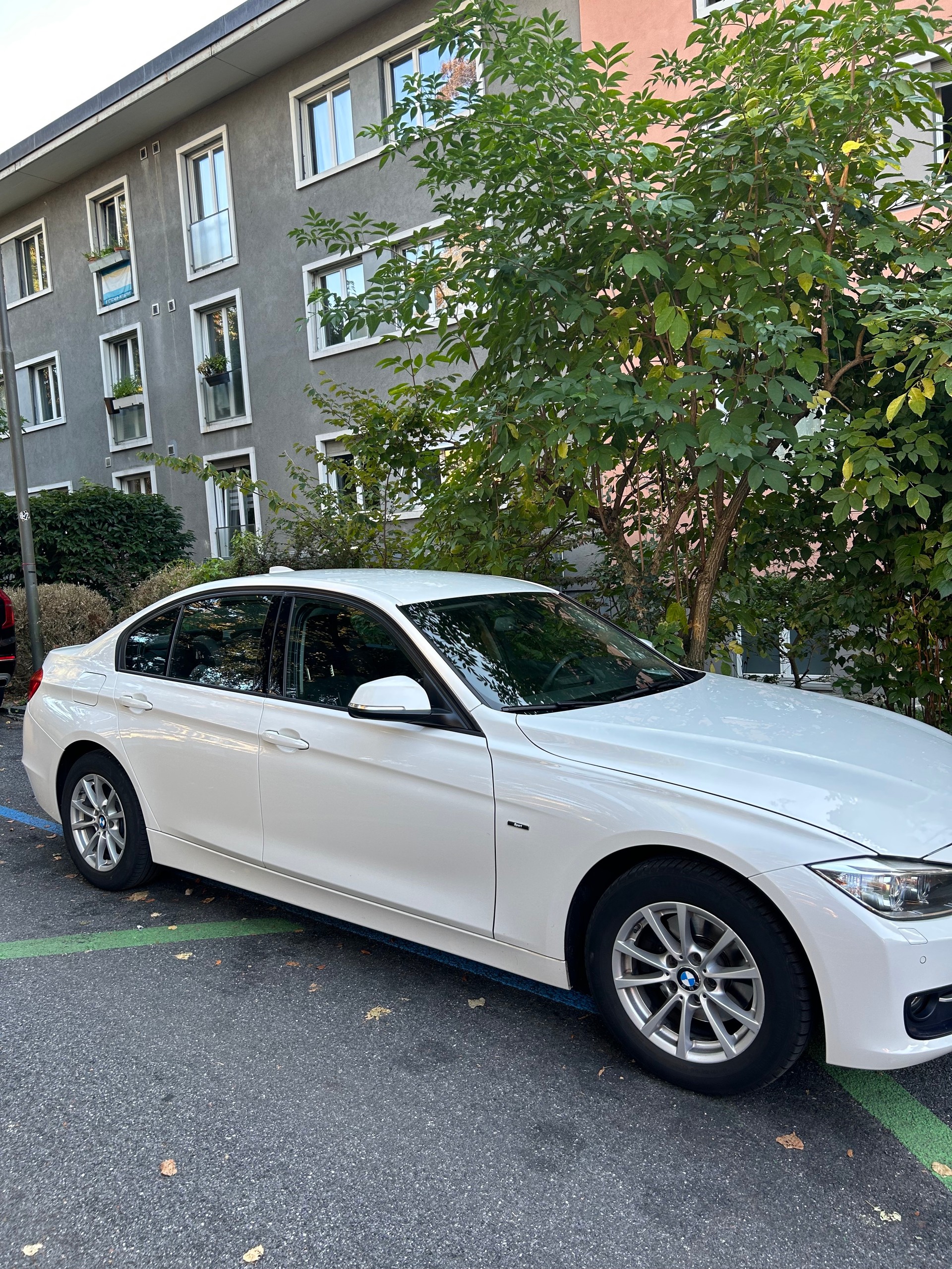 BMW 320d Sport Line-image-7