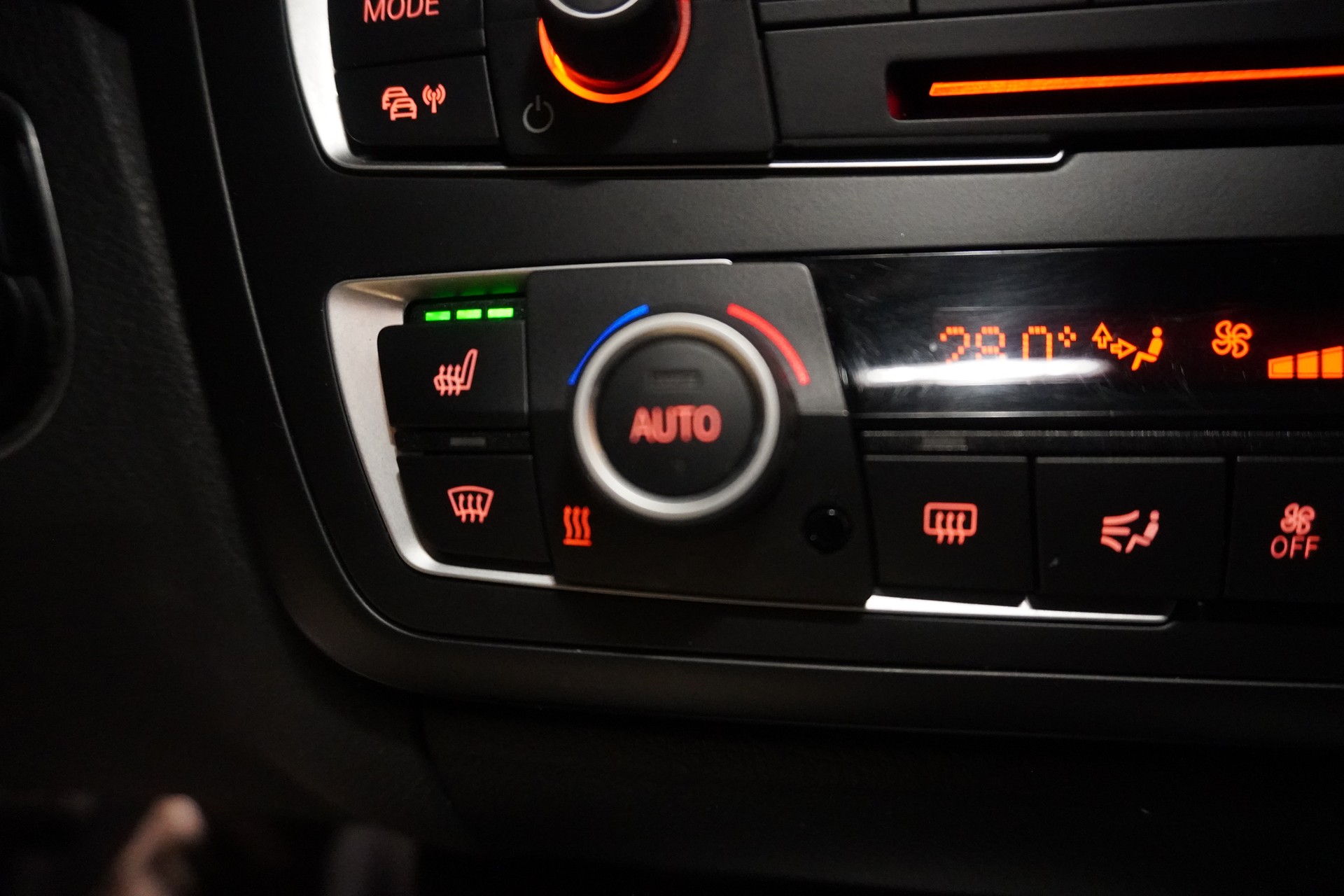 BMW 320d Sport Line-image-4