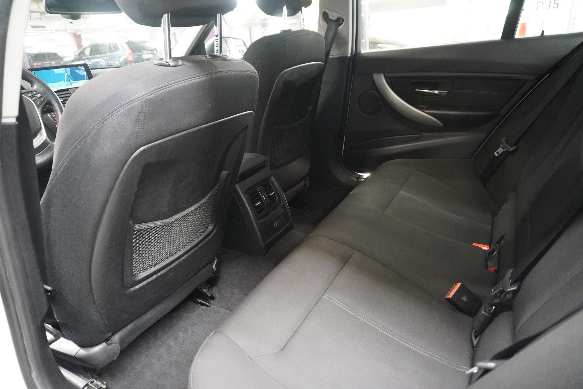 BMW 320d Sport Line-image-8