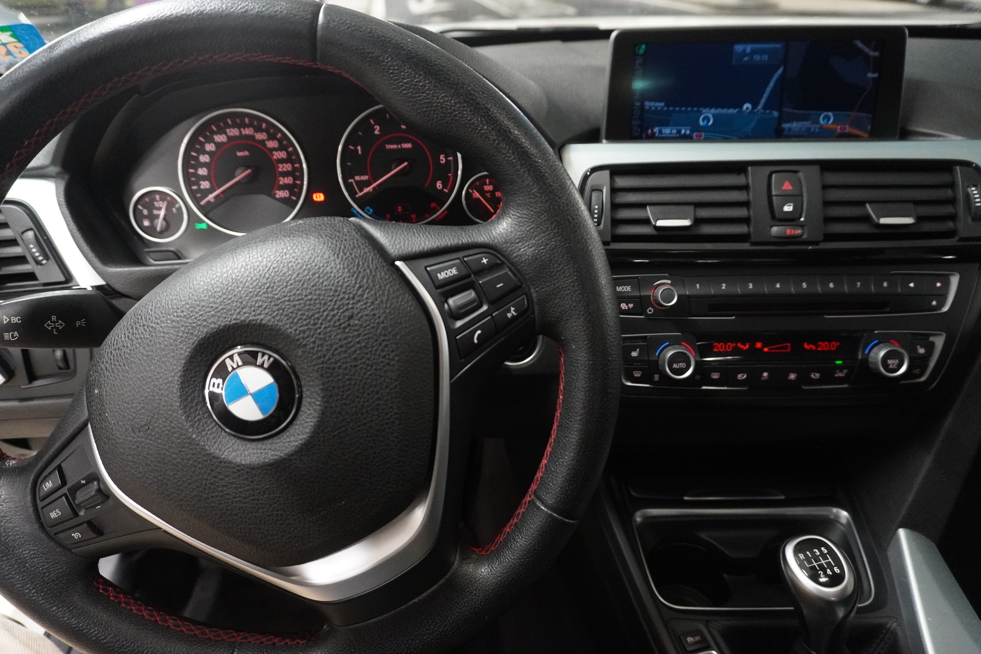 BMW 320d Sport Line-image-2