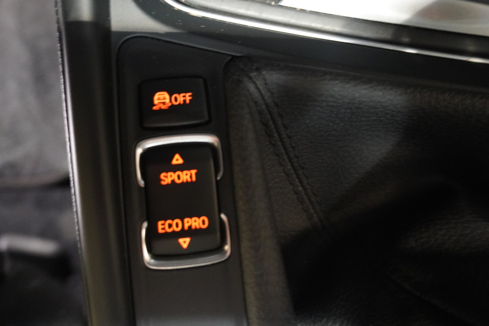 BMW 320d Sport Line-image-5