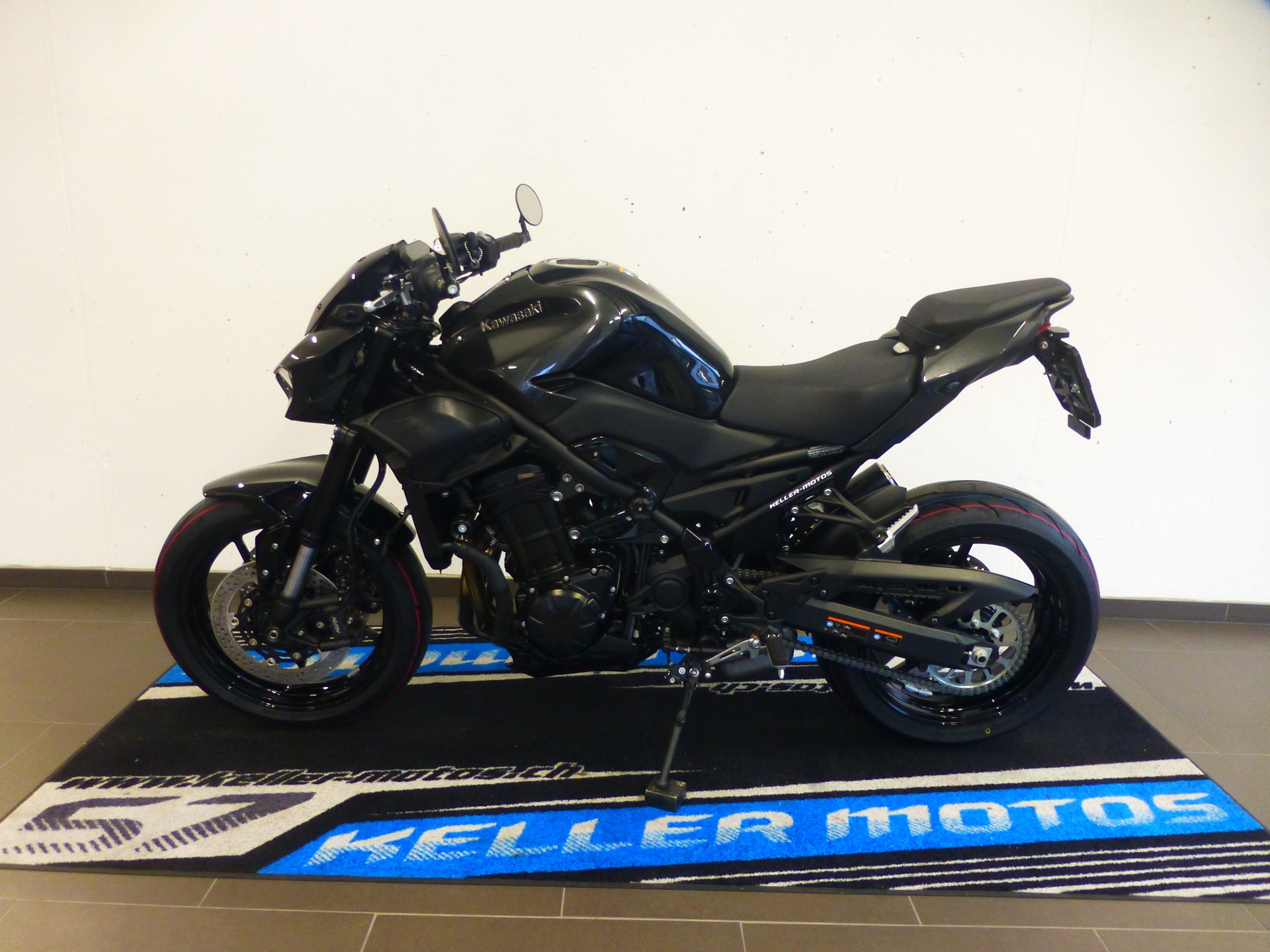 KAWASAKI Z 900 (35kW) Platin Dark Edition-showroom-element-1