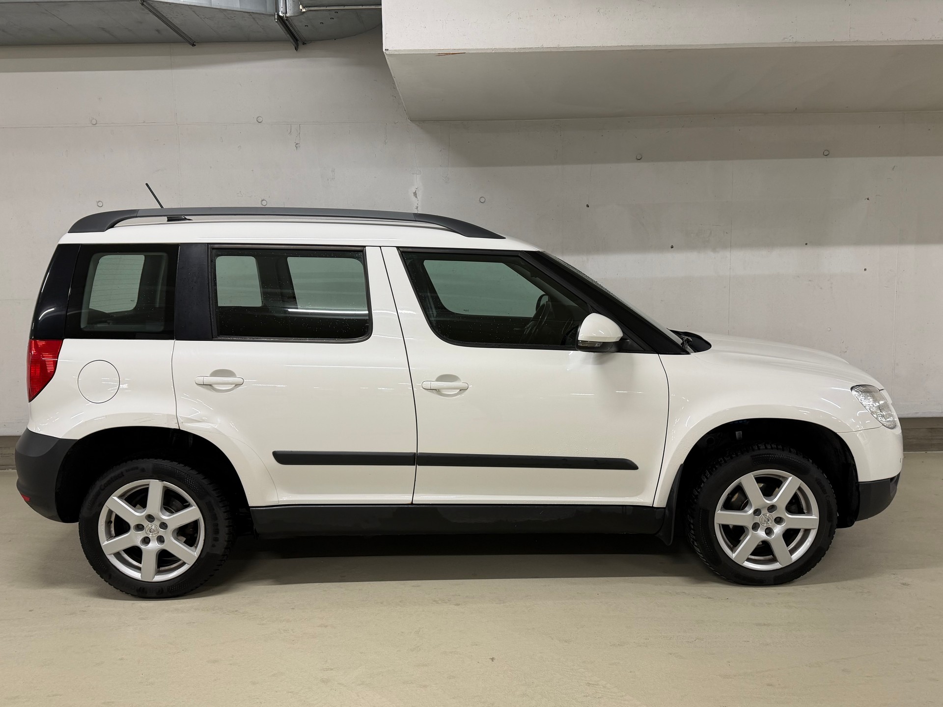 SKODA Yeti 1.6 TDI GL Ambition-image-3