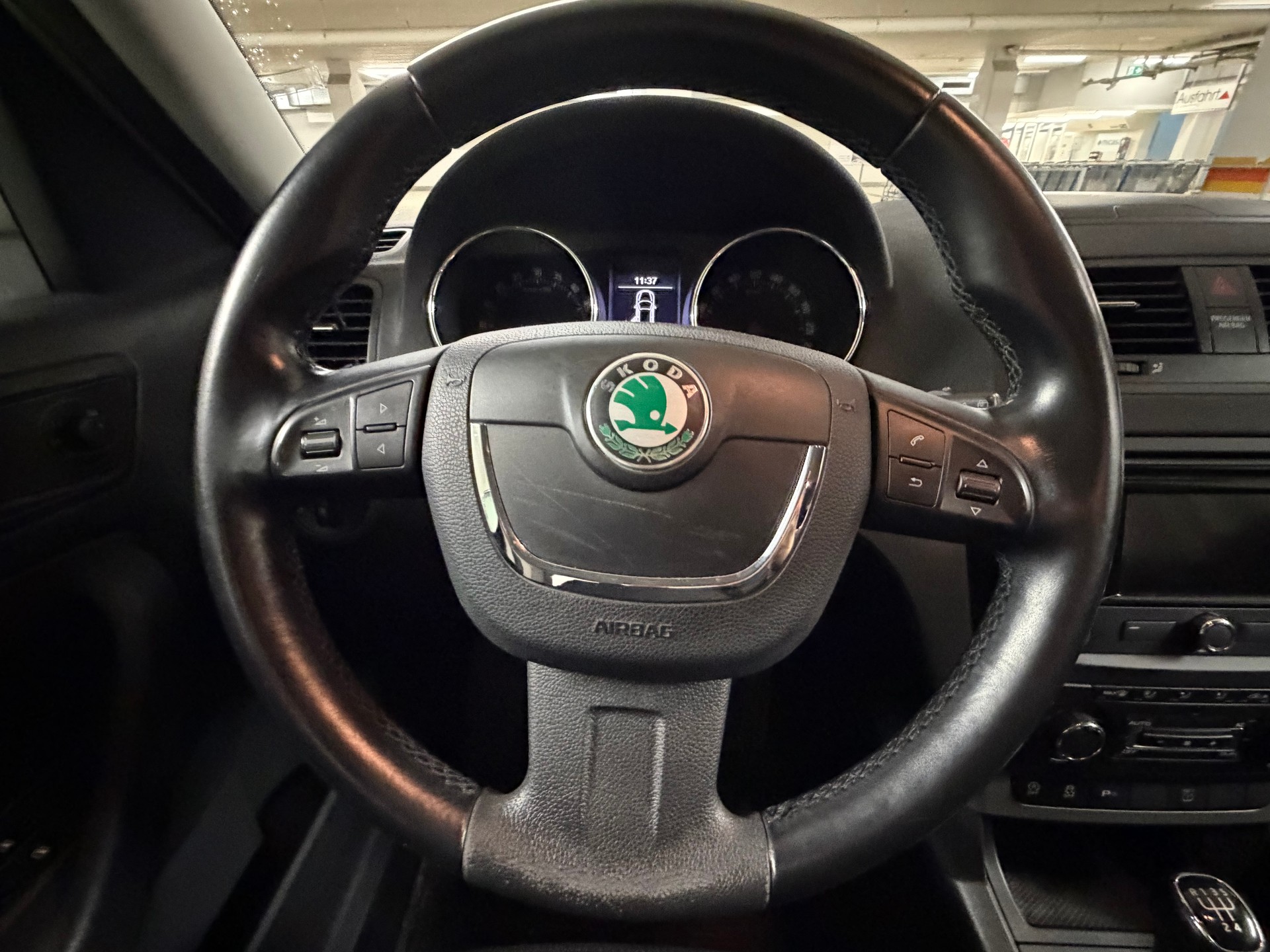 SKODA Yeti 1.6 TDI GL Ambition-image-11