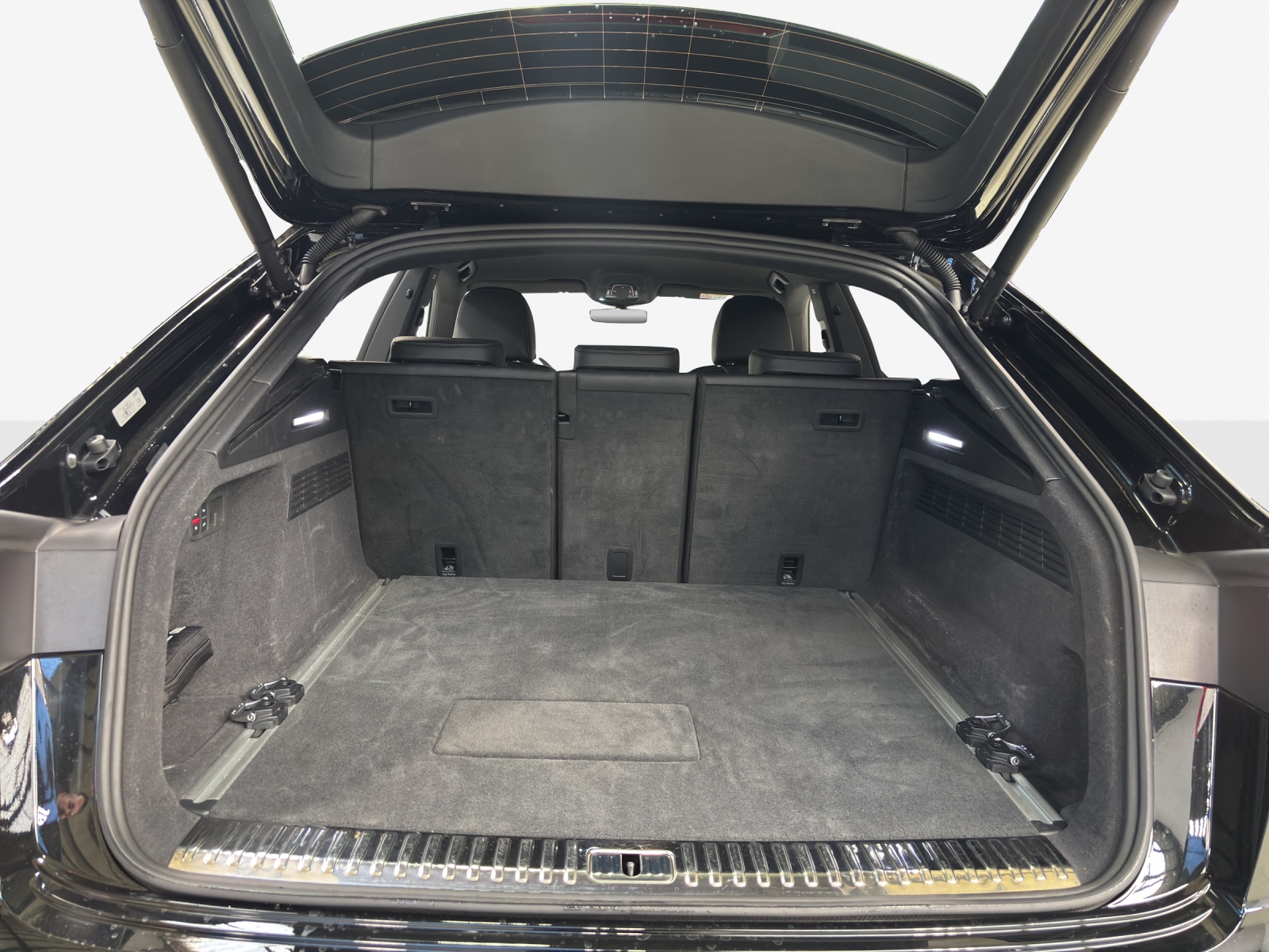 AUDI Q8 55 TFSI e quattro PHEV tiptronic-image-13