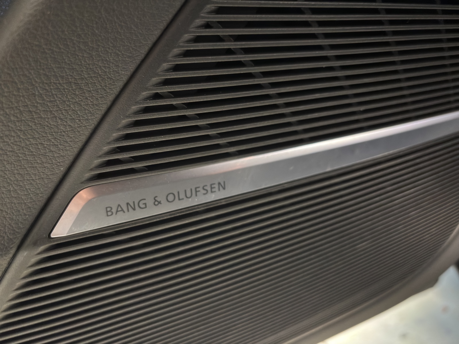 AUDI Q8 55 TFSI e quattro PHEV tiptronic-image-14