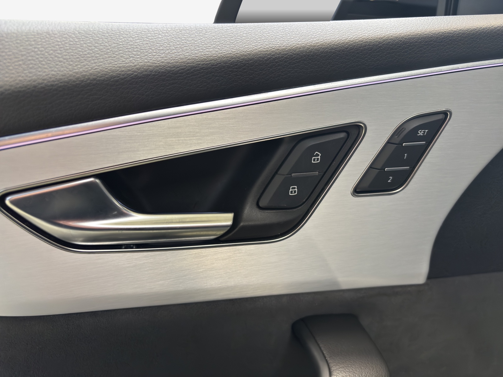 AUDI Q8 55 TFSI e quattro PHEV tiptronic-image-16