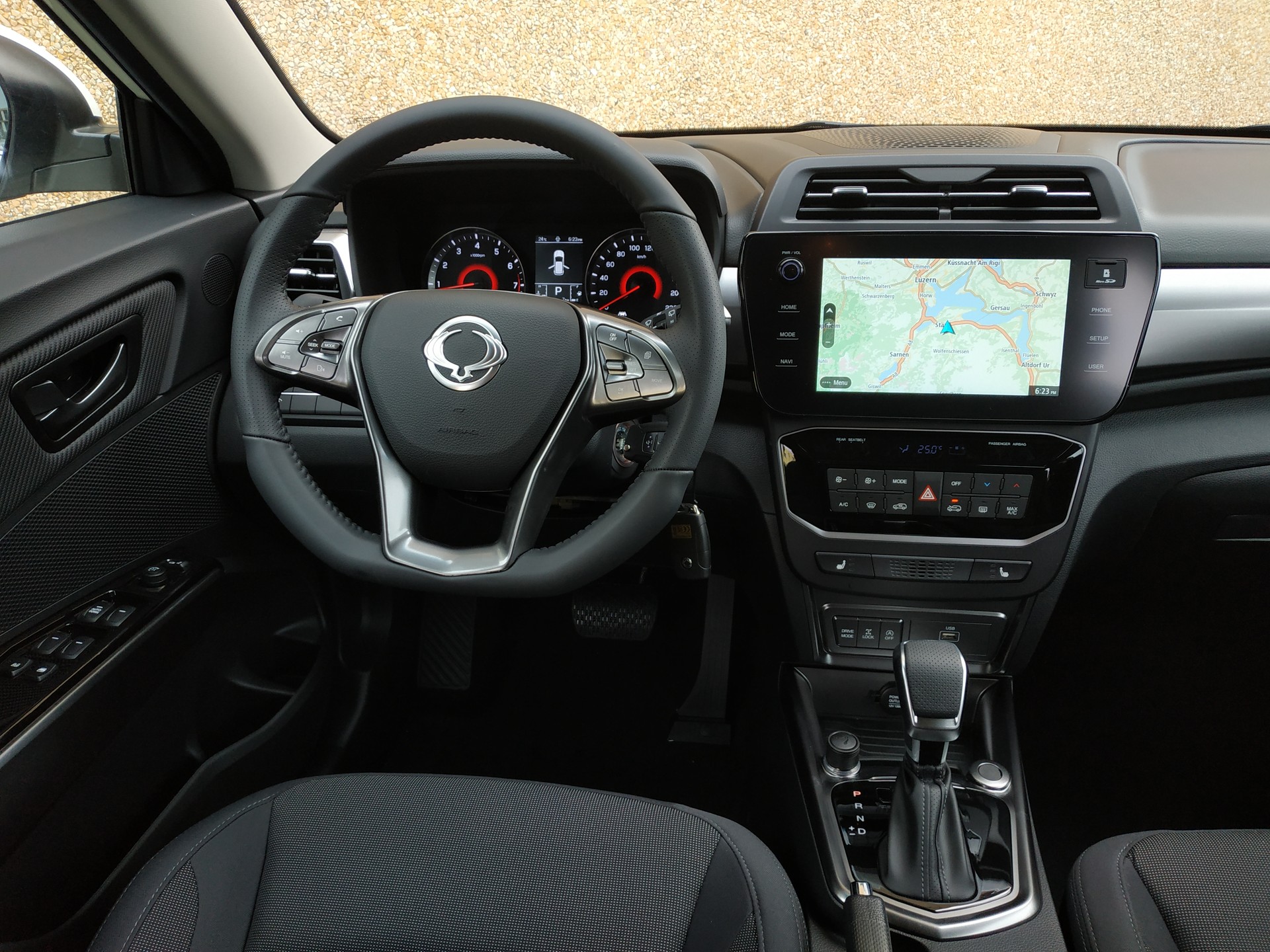 KGM-SsangYong Tivoli 1.5 T GDI Steel 4WD Automat-image-9
