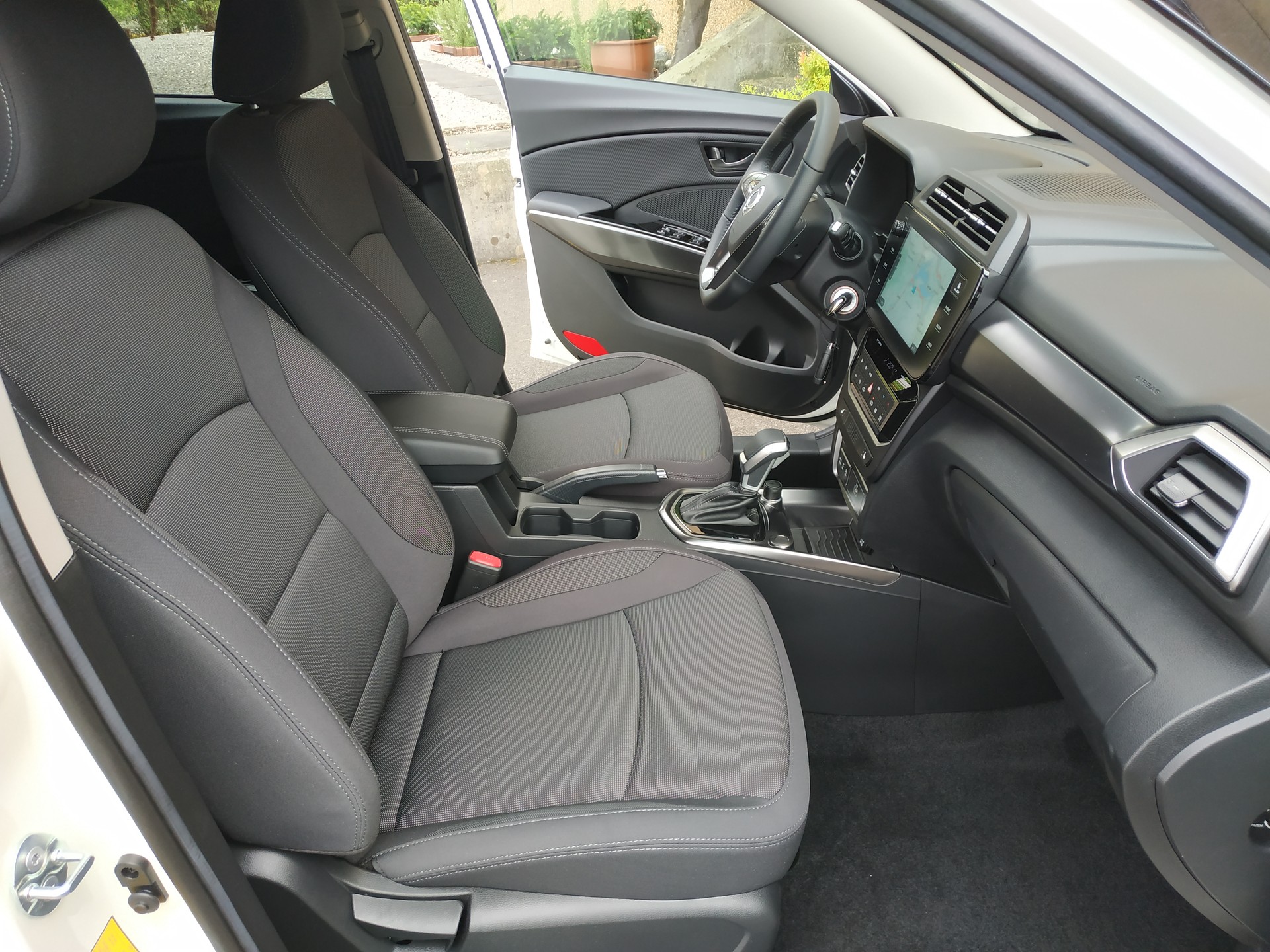 KGM-SsangYong Tivoli 1.5 T GDI Steel 4WD Automat-image-12