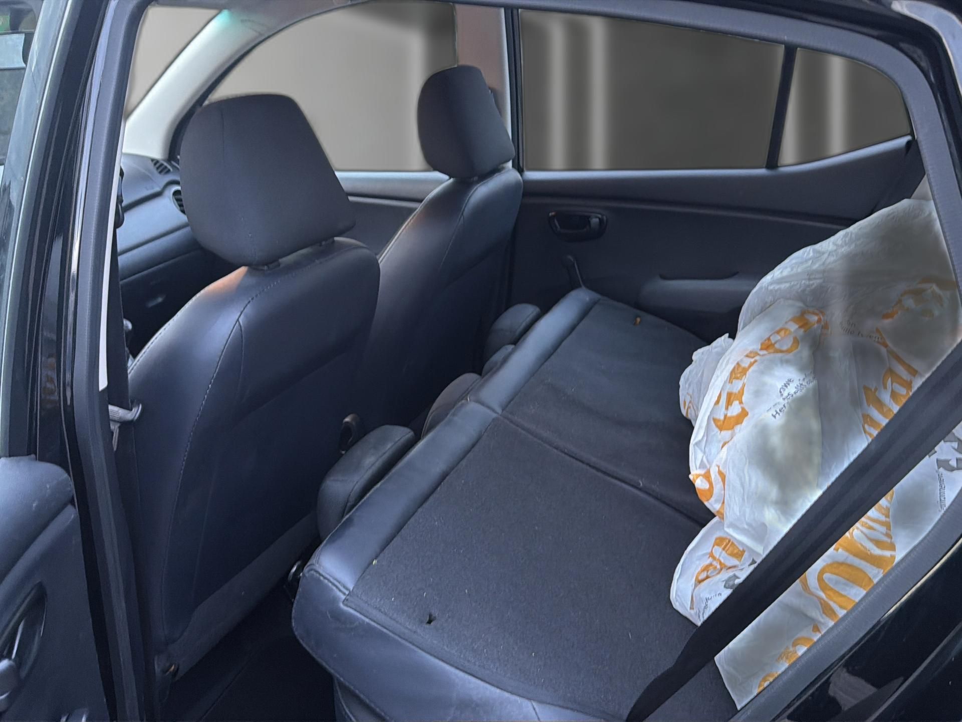 HYUNDAI i10 1.1 Comfort-image-11