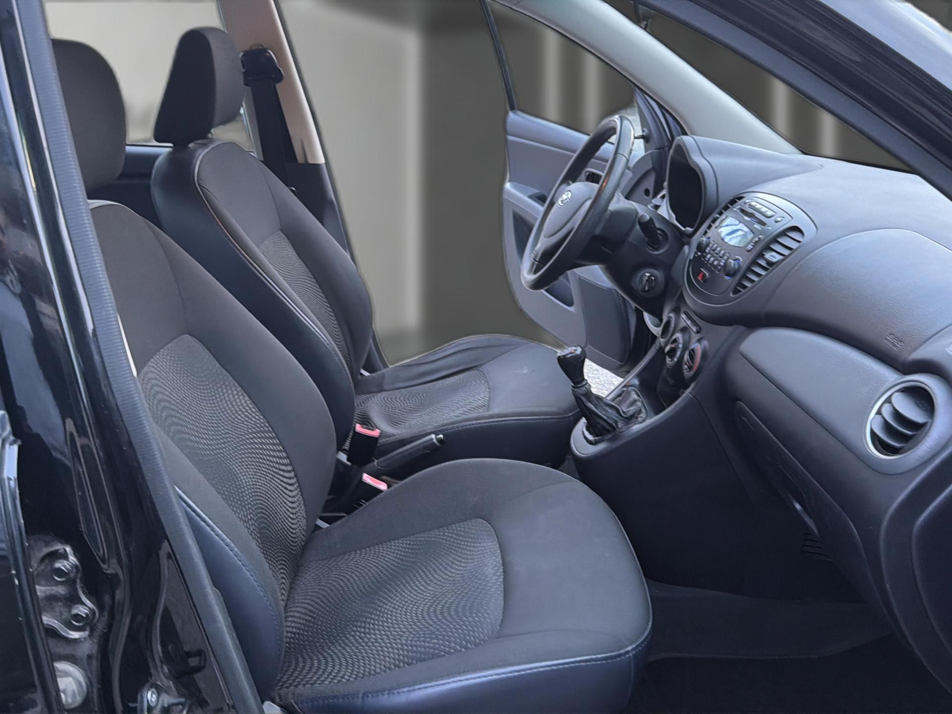 HYUNDAI i10 1.1 Comfort-image-13