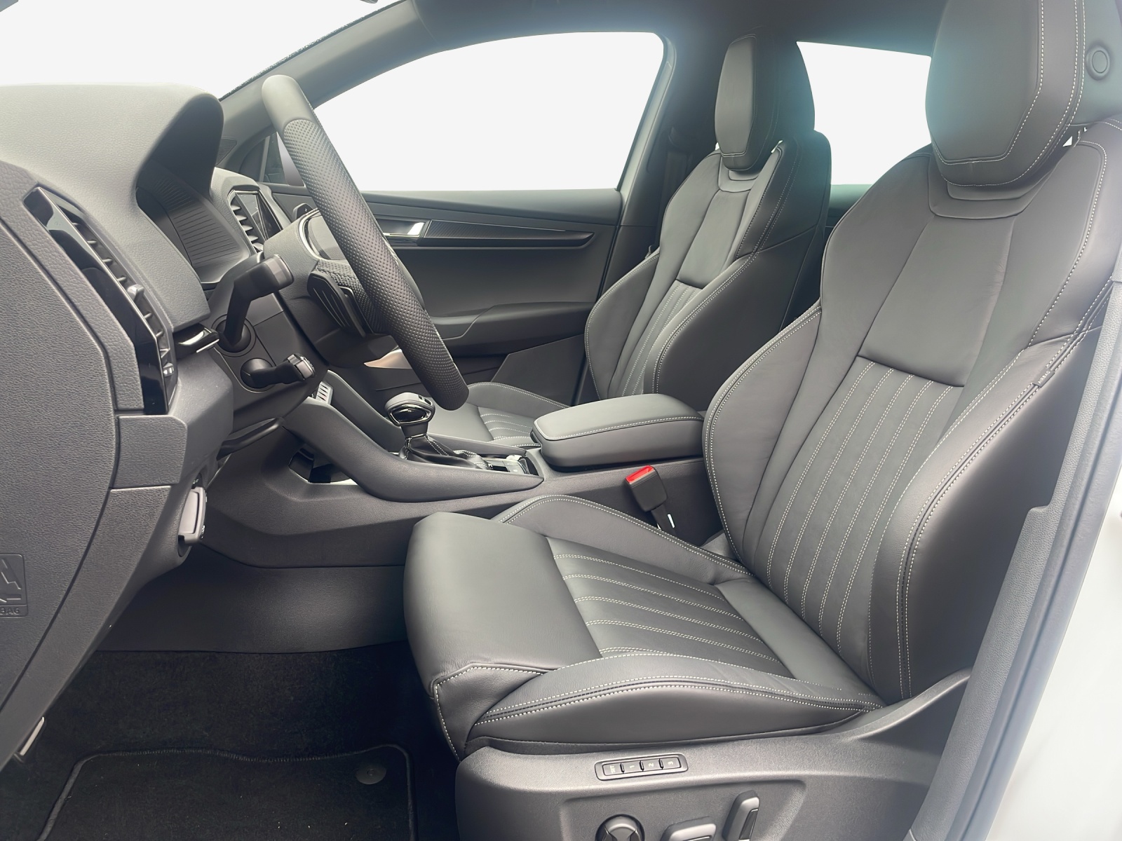 SKODA Karoq 1.5 TSI SportLine DSG-image-15