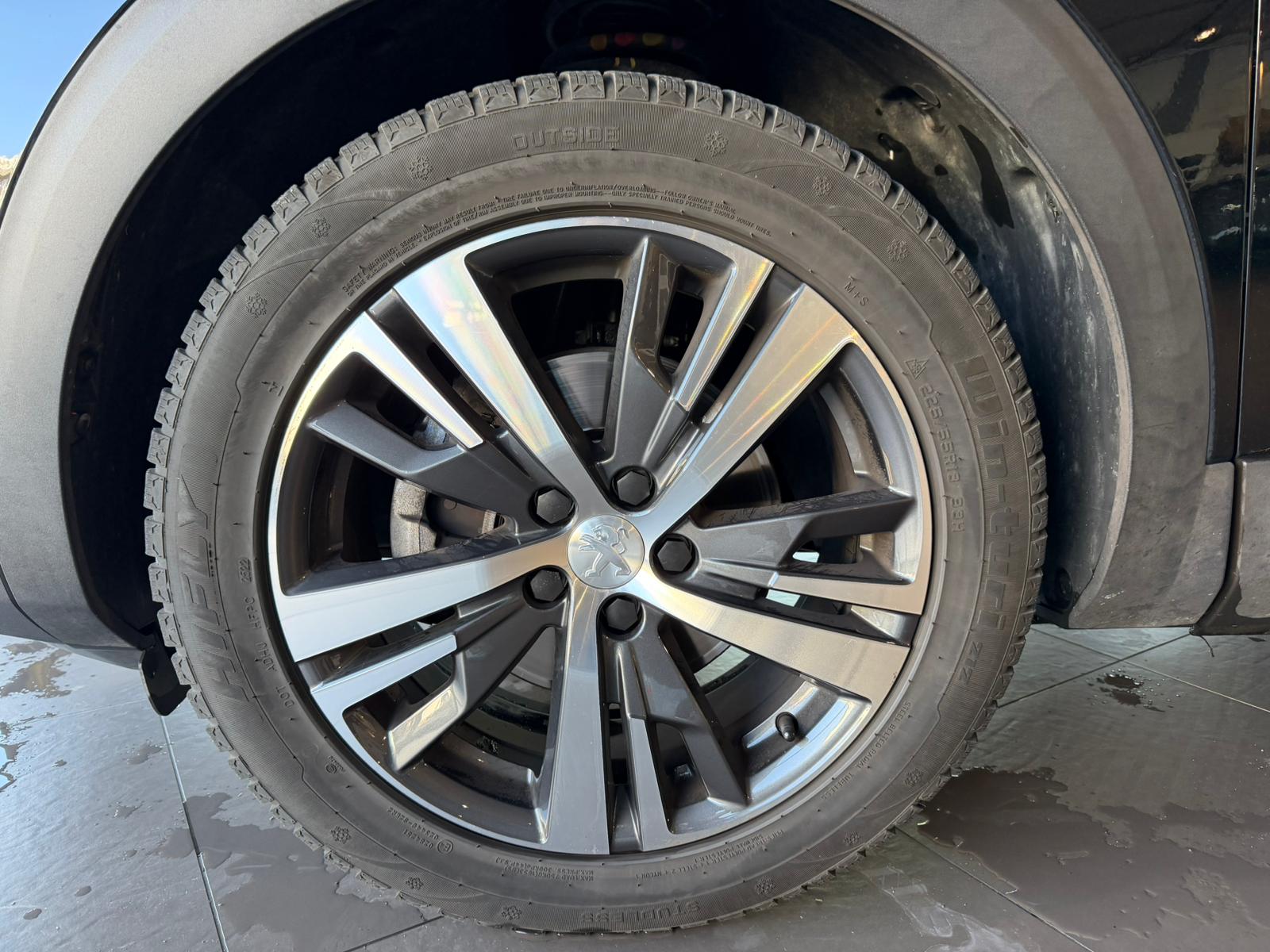PEUGEOT 5008 1.2 Pure Tech Allure Pack EAT8 7 places ** Visite sur RDV **-image-24