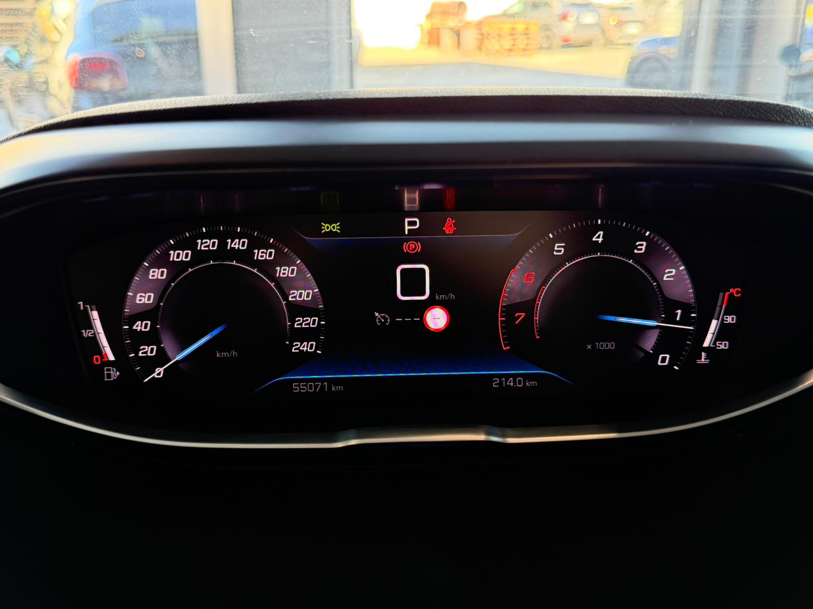PEUGEOT 5008 1.2 Pure Tech Allure Pack EAT8 7 places ** Visite sur RDV **-image-17