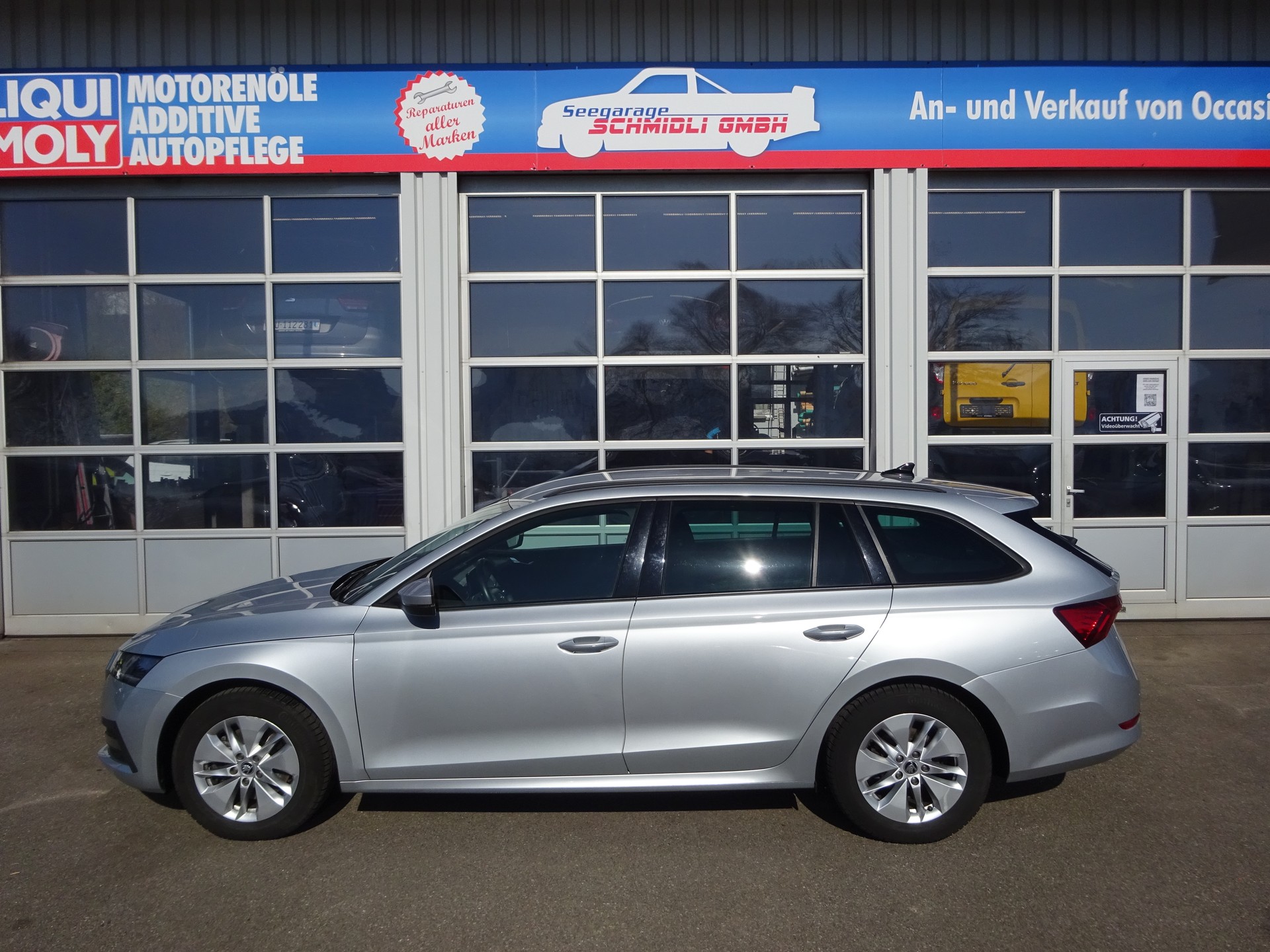 SKODA Octavia Combi 2.0 TDI DSG Ambition 4x4-image-4