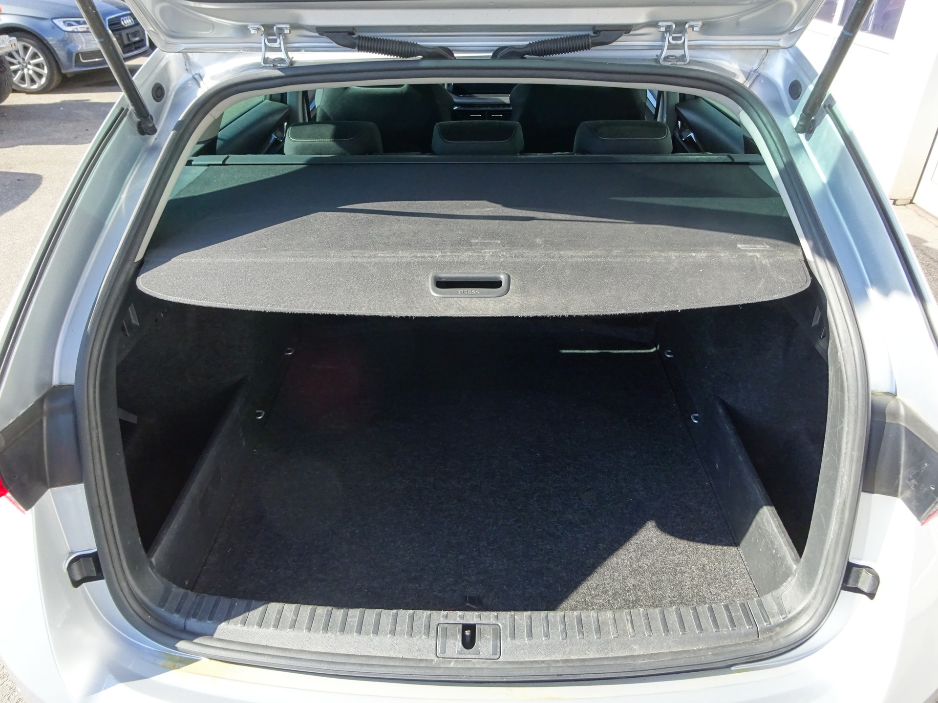 SKODA Octavia Combi 2.0 TDI DSG Ambition 4x4-image-12