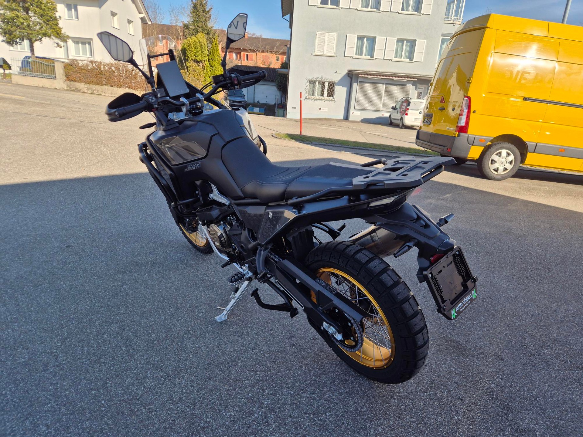 VOGE Rally-showroom-element-3