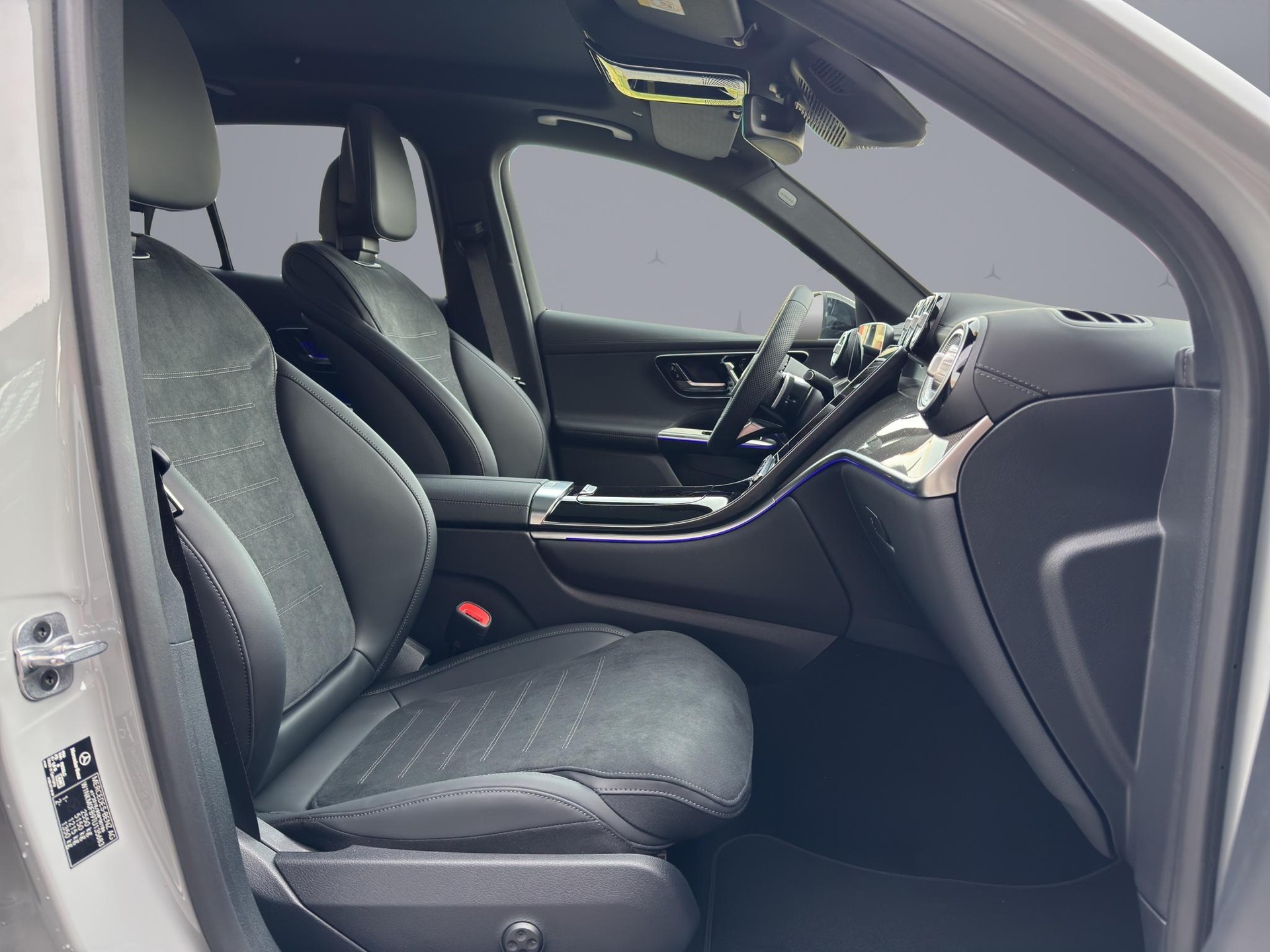 MERCEDES-BENZ GLC 220 d AMG Line 4matic-image-16