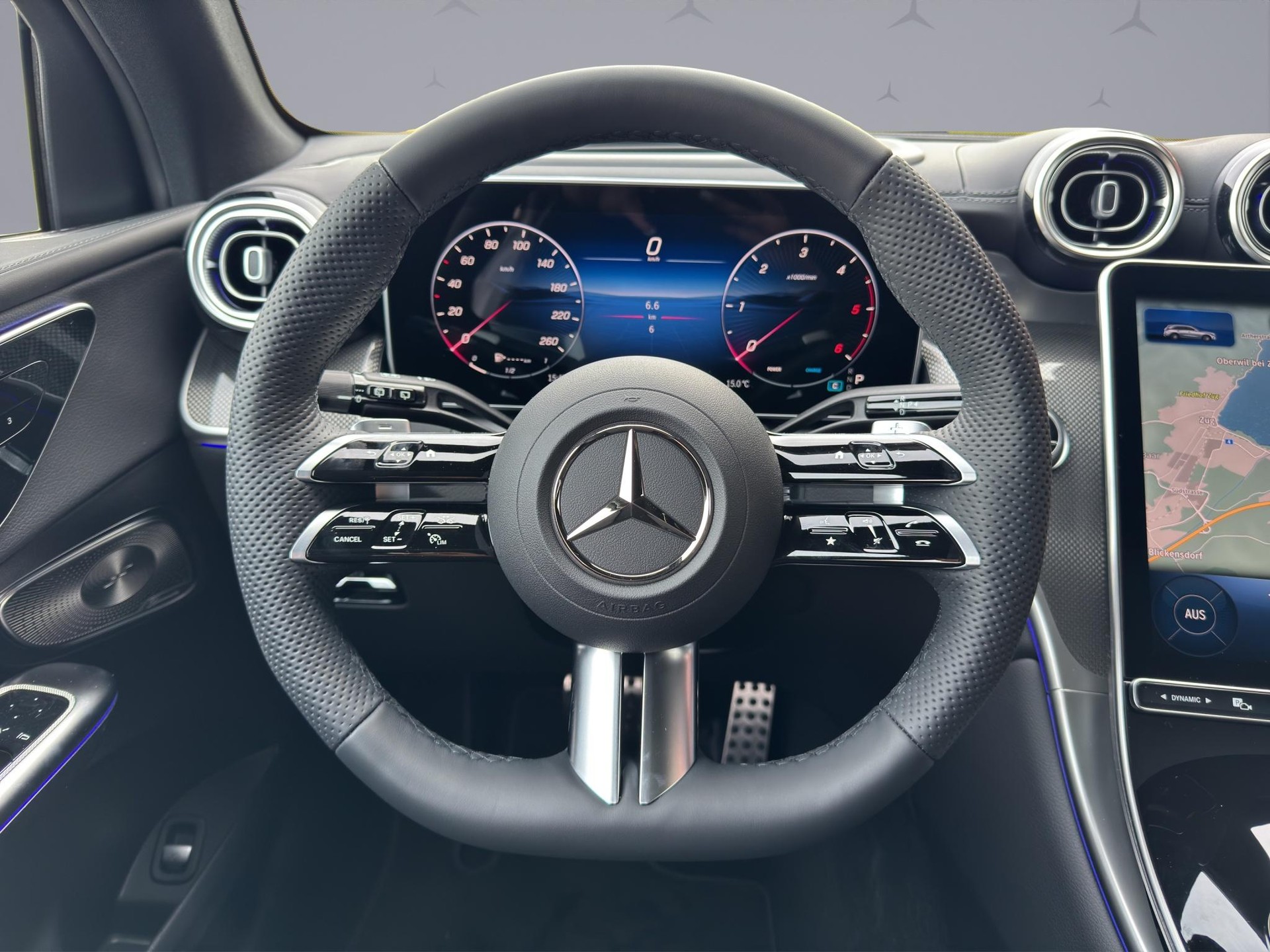 MERCEDES-BENZ GLC 220 d AMG Line 4matic-image-11