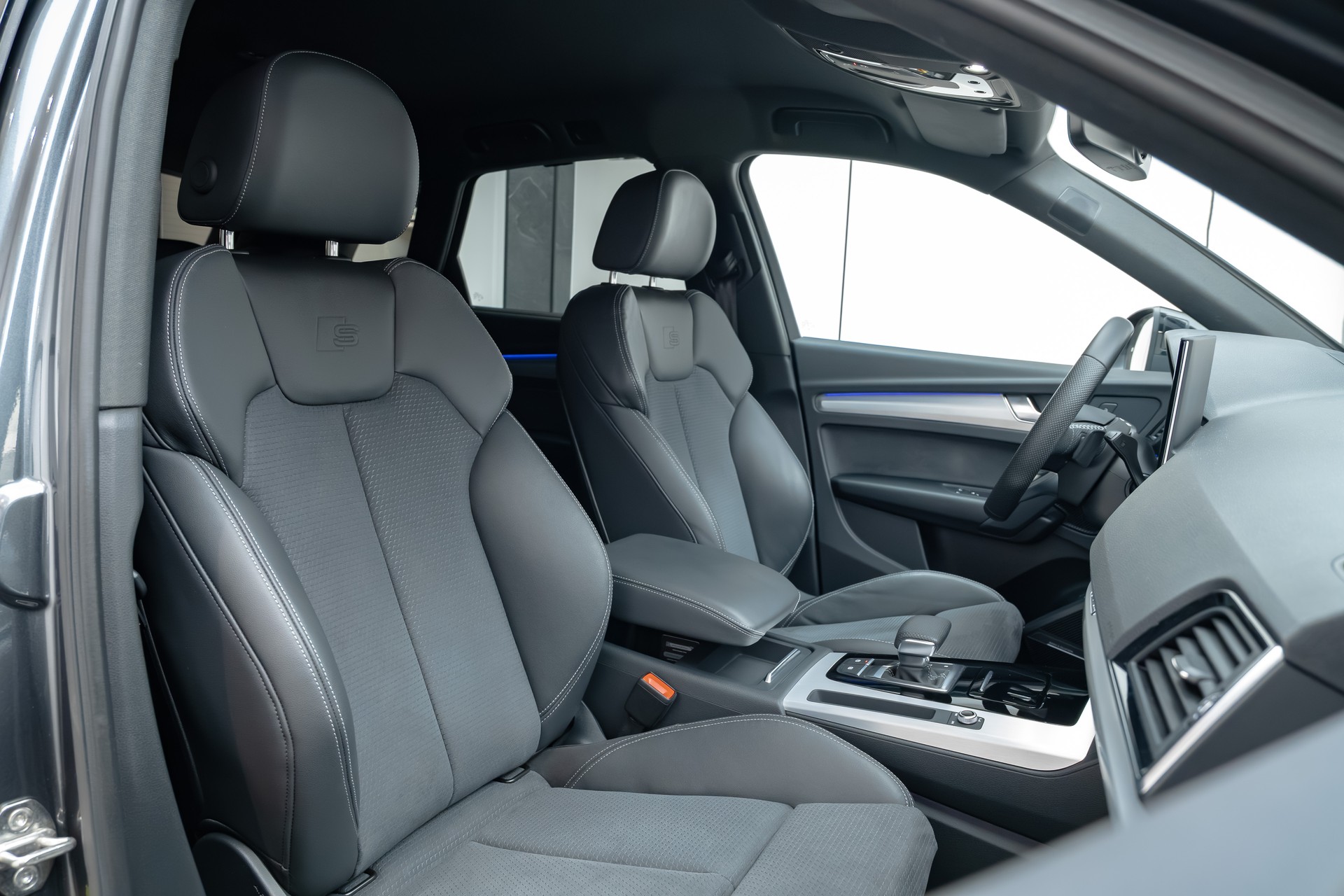 AUDI Q5 Sportback 45 TFSI S line quattro S-tronic-image-8