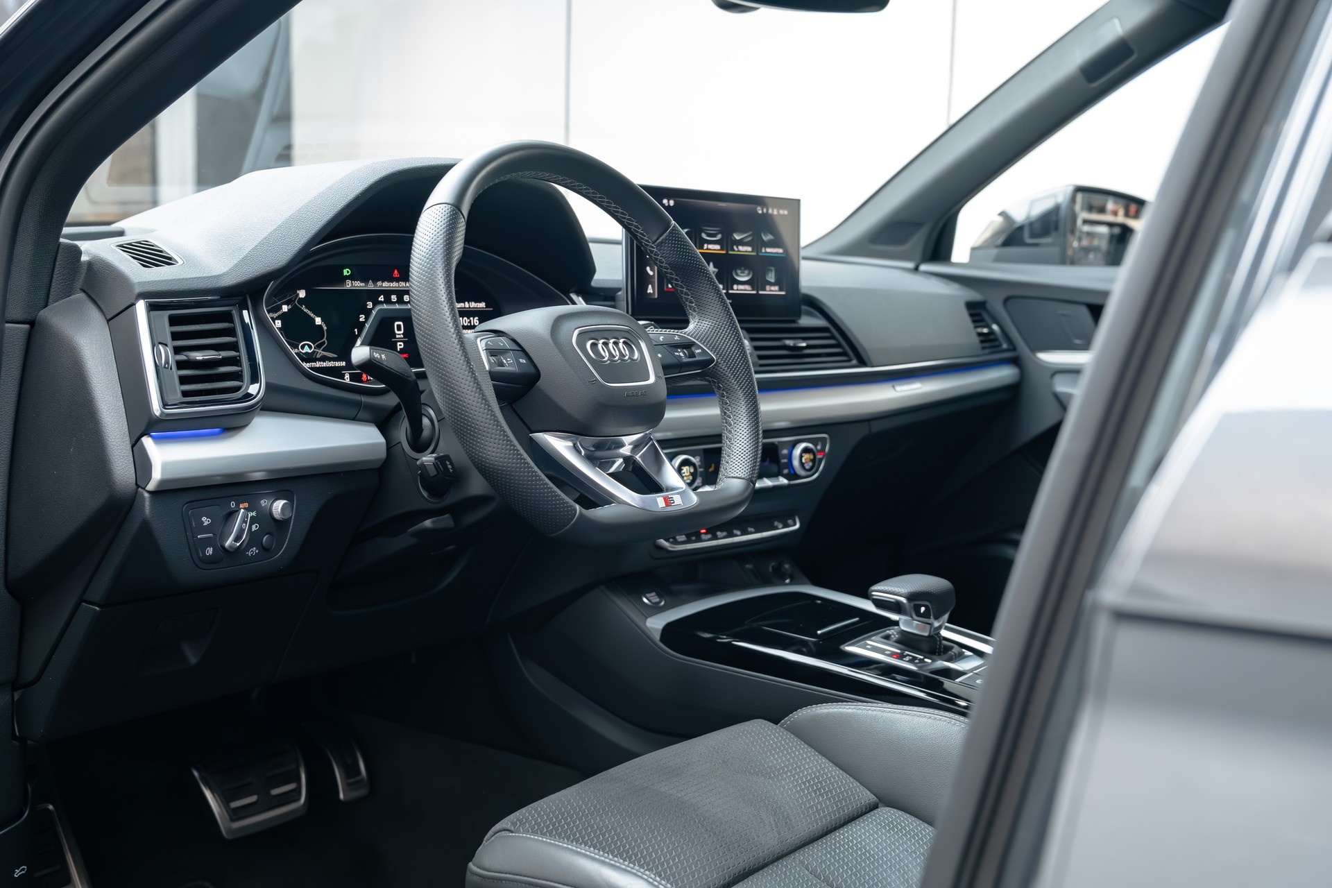 AUDI Q5 Sportback 45 TFSI S line quattro S-tronic-image-12