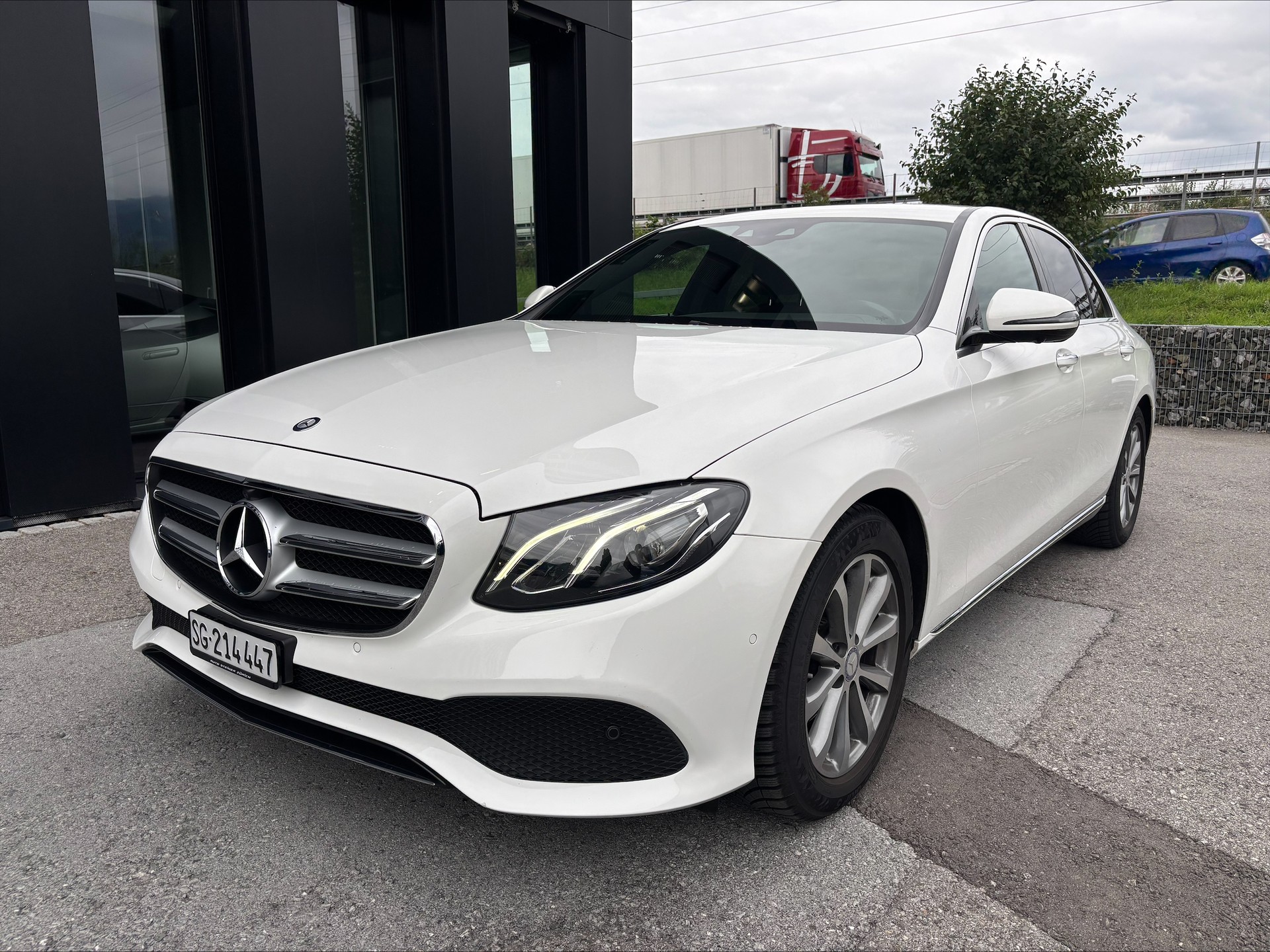 MERCEDES-BENZ E 200 Avantgarde 9G-Tronic, CH Fahrzeug, alle Services bei Mercedes gepflegt-image-1