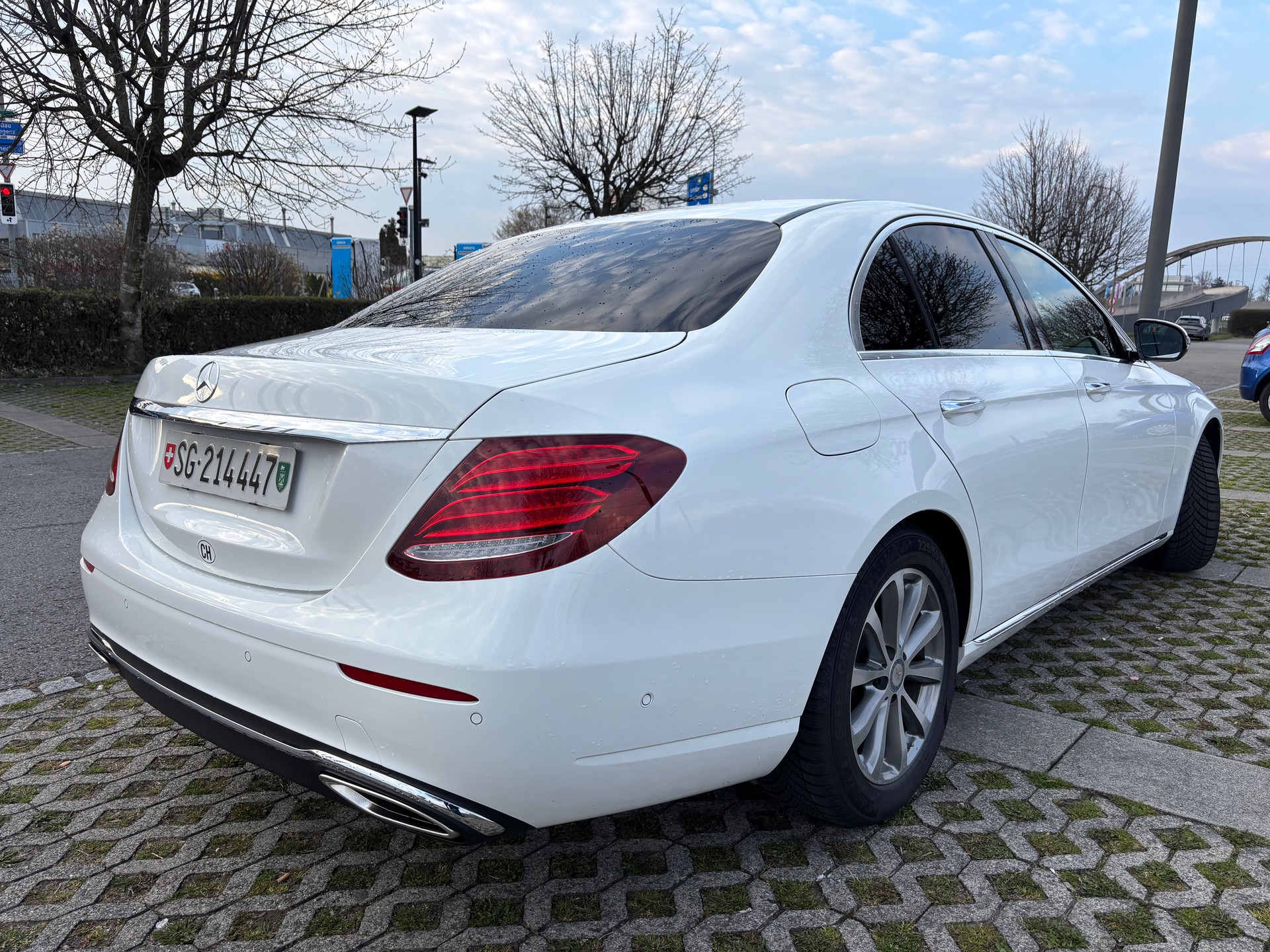 MERCEDES-BENZ E 200 Avantgarde 9G-Tronic, CH Fahrzeug, alle Services bei Mercedes gepflegt-image-4