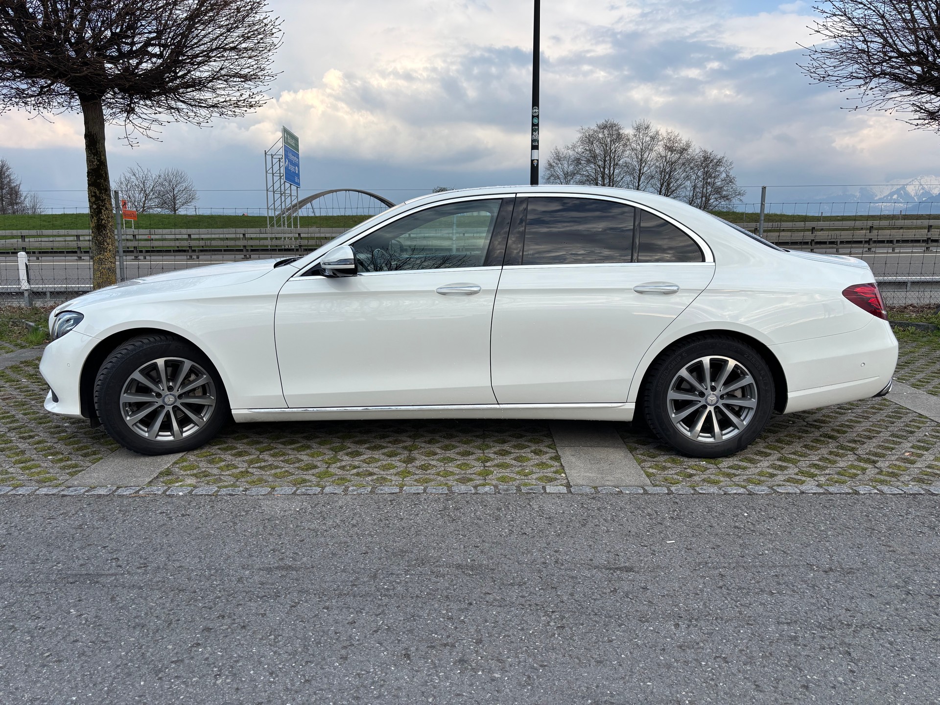 MERCEDES-BENZ E 200 Avantgarde 9G-Tronic, CH Fahrzeug, alle Services bei Mercedes gepflegt-image-3