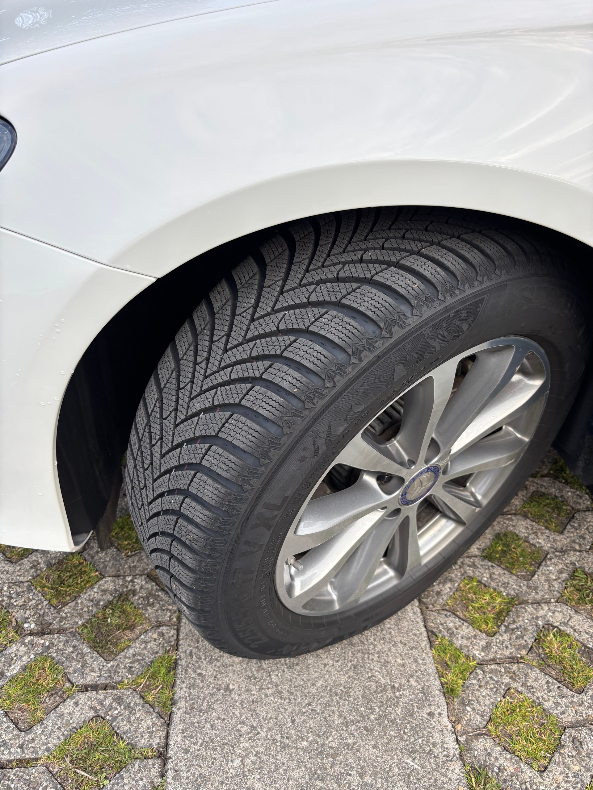 MERCEDES-BENZ E 200 Avantgarde 9G-Tronic, CH Fahrzeug, alle Services bei Mercedes gepflegt-image-7