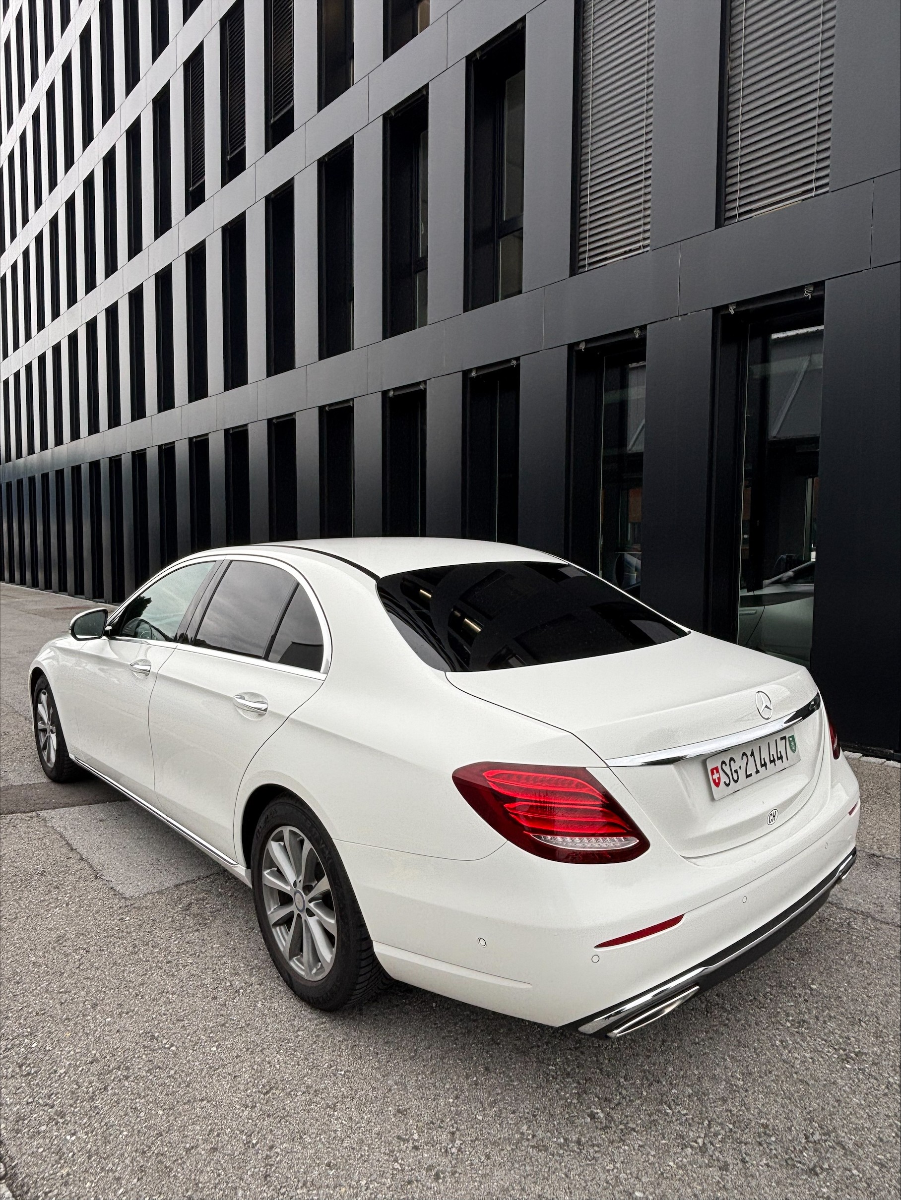 MERCEDES-BENZ E 200 Avantgarde 9G-Tronic, CH Fahrzeug, alle Services bei Mercedes gepflegt-image-4