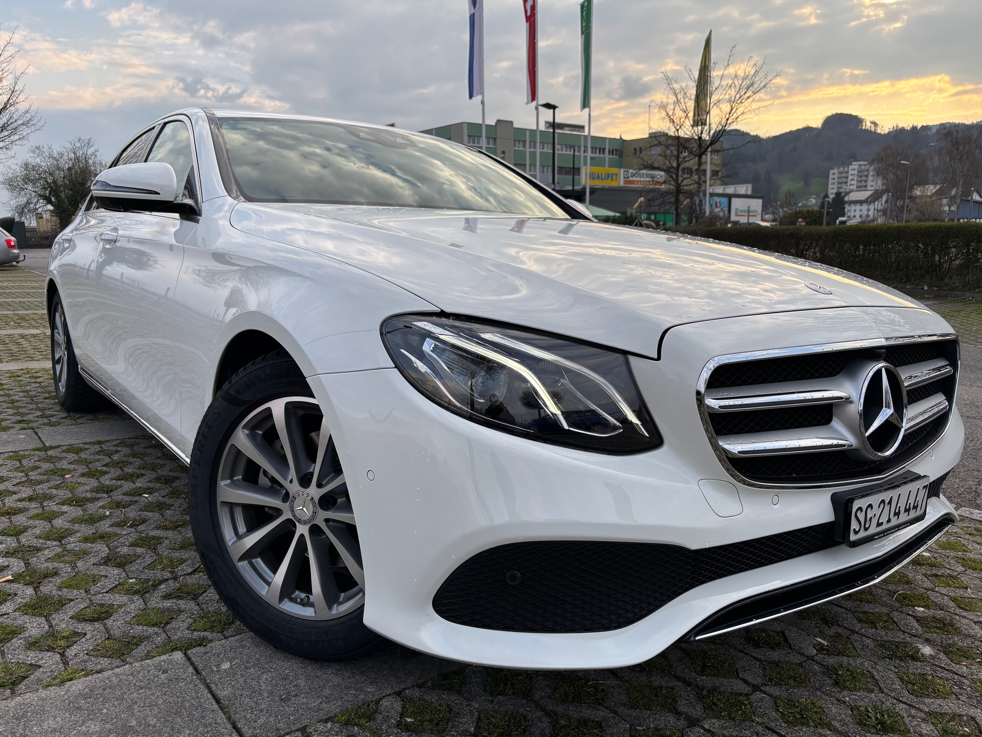 MERCEDES-BENZ E 200 Avantgarde 9G-Tronic, CH Fahrzeug, Service gepflegt