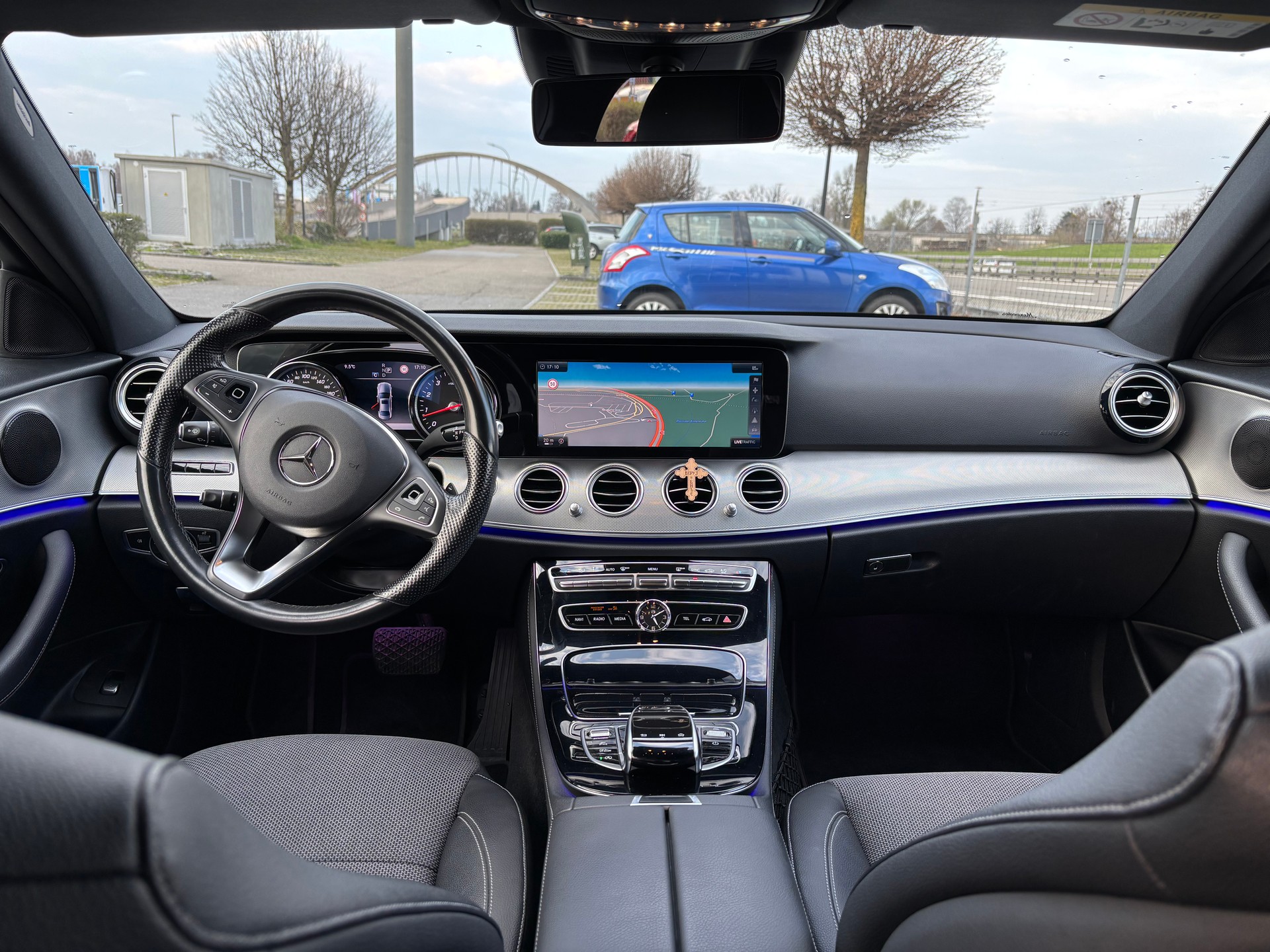 MERCEDES-BENZ E 200 Avantgarde 9G-Tronic, CH Fahrzeug, alle Services bei Mercedes gepflegt-image-2