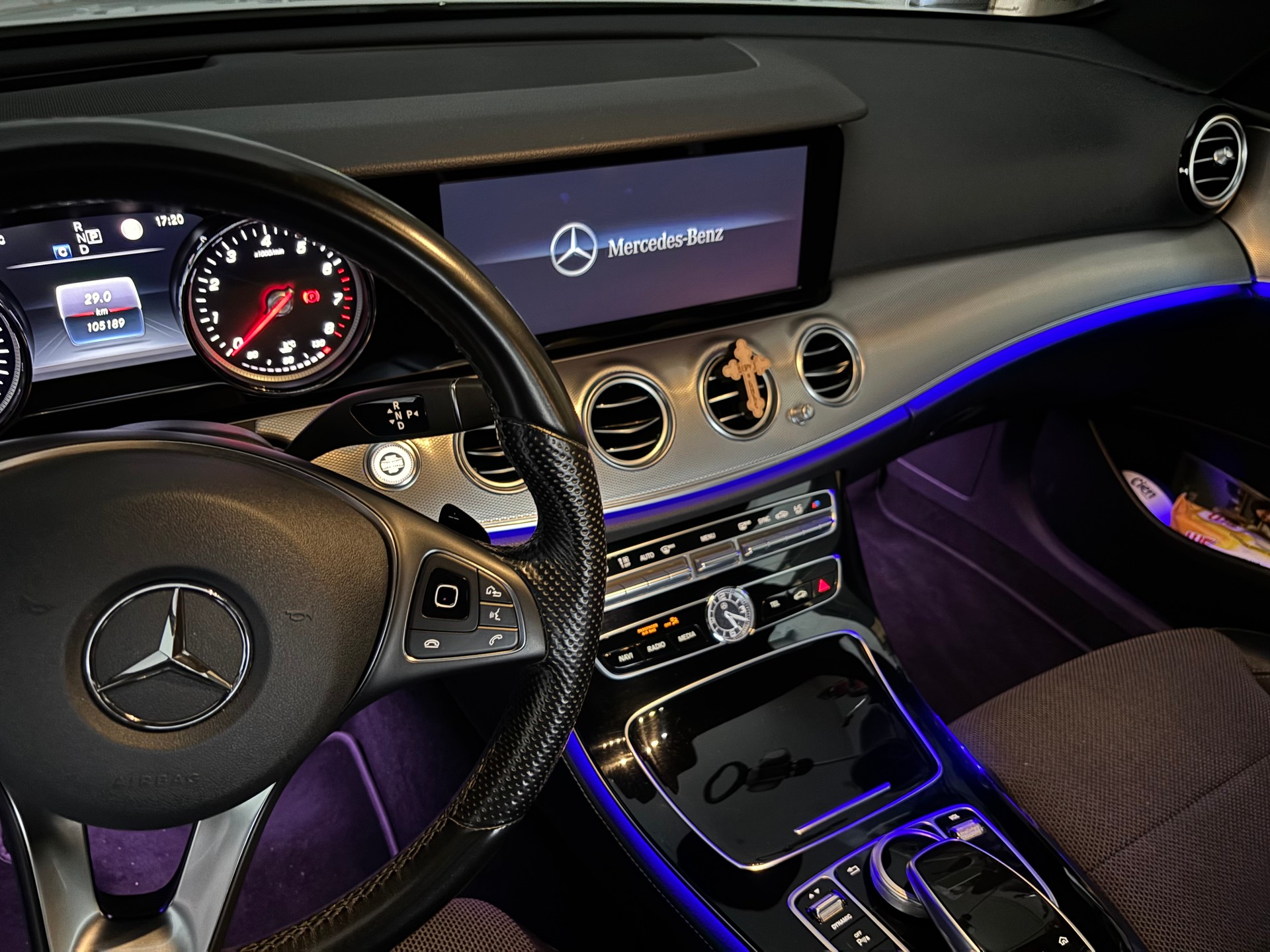 MERCEDES-BENZ E 200 Avantgarde 9G-Tronic, CH Fahrzeug, alle Services bei Mercedes gepflegt-image-12
