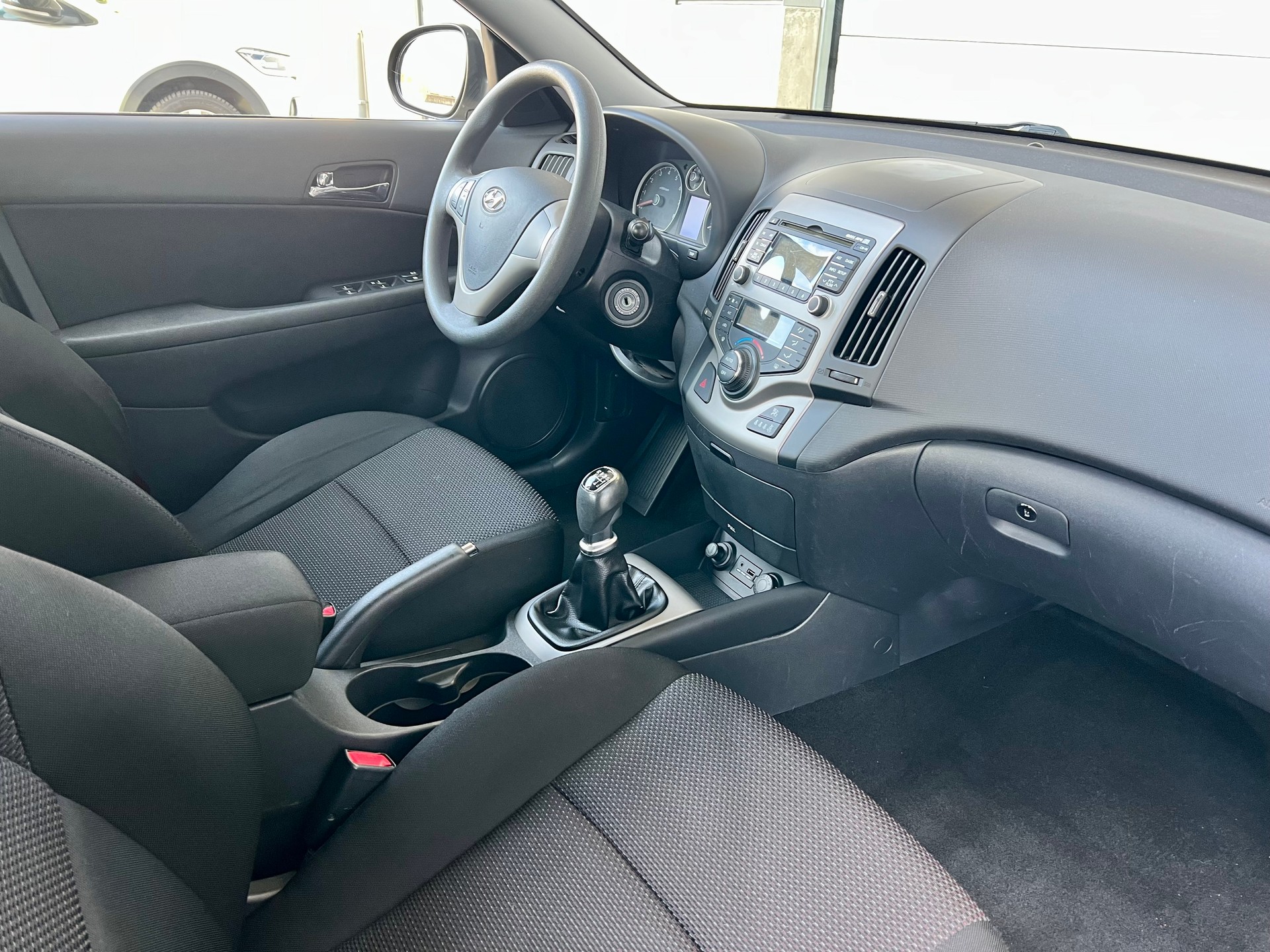HYUNDAI i30 1,6 Comfort-image-13