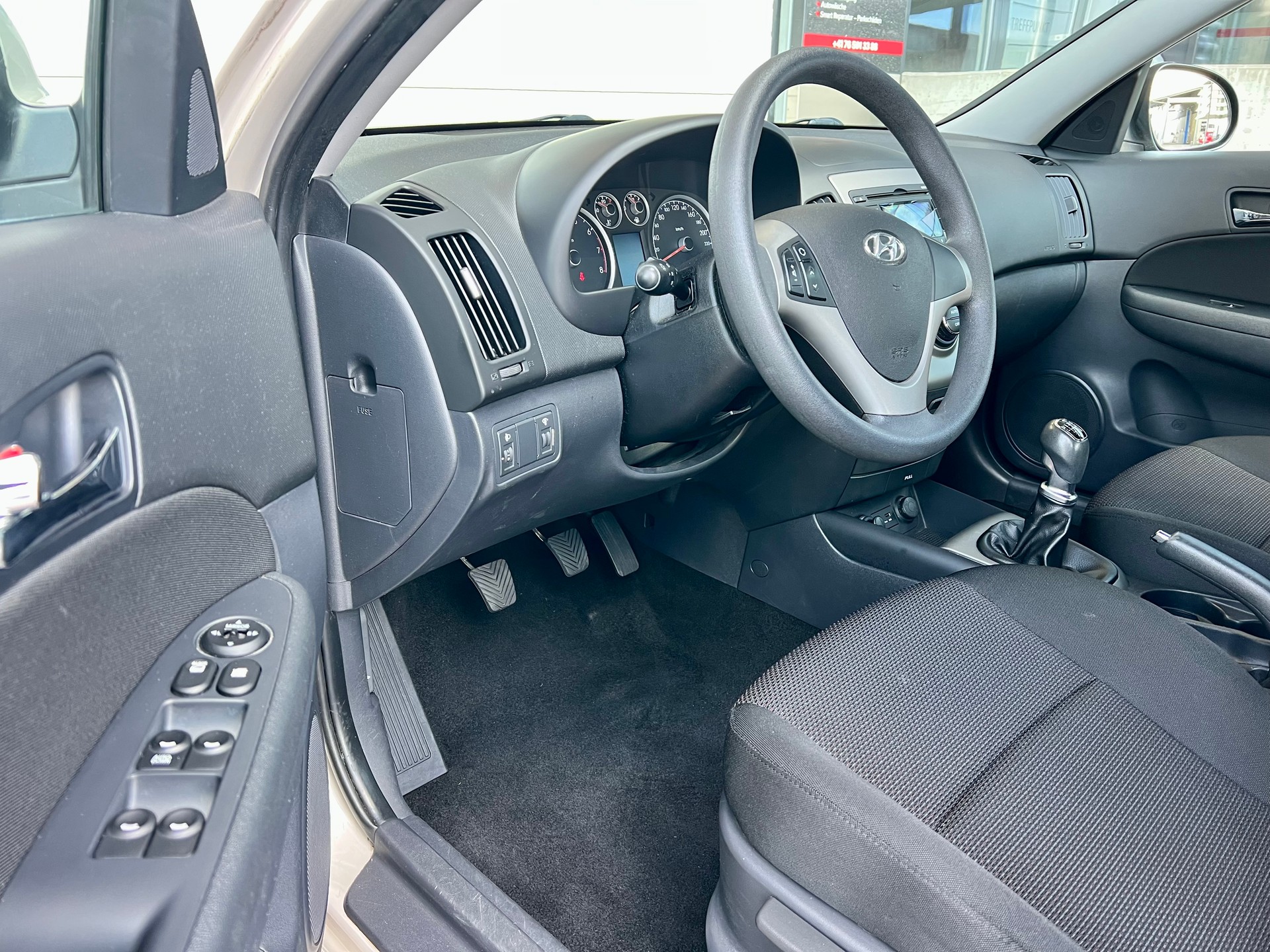 HYUNDAI i30 1,6 Comfort-image-9