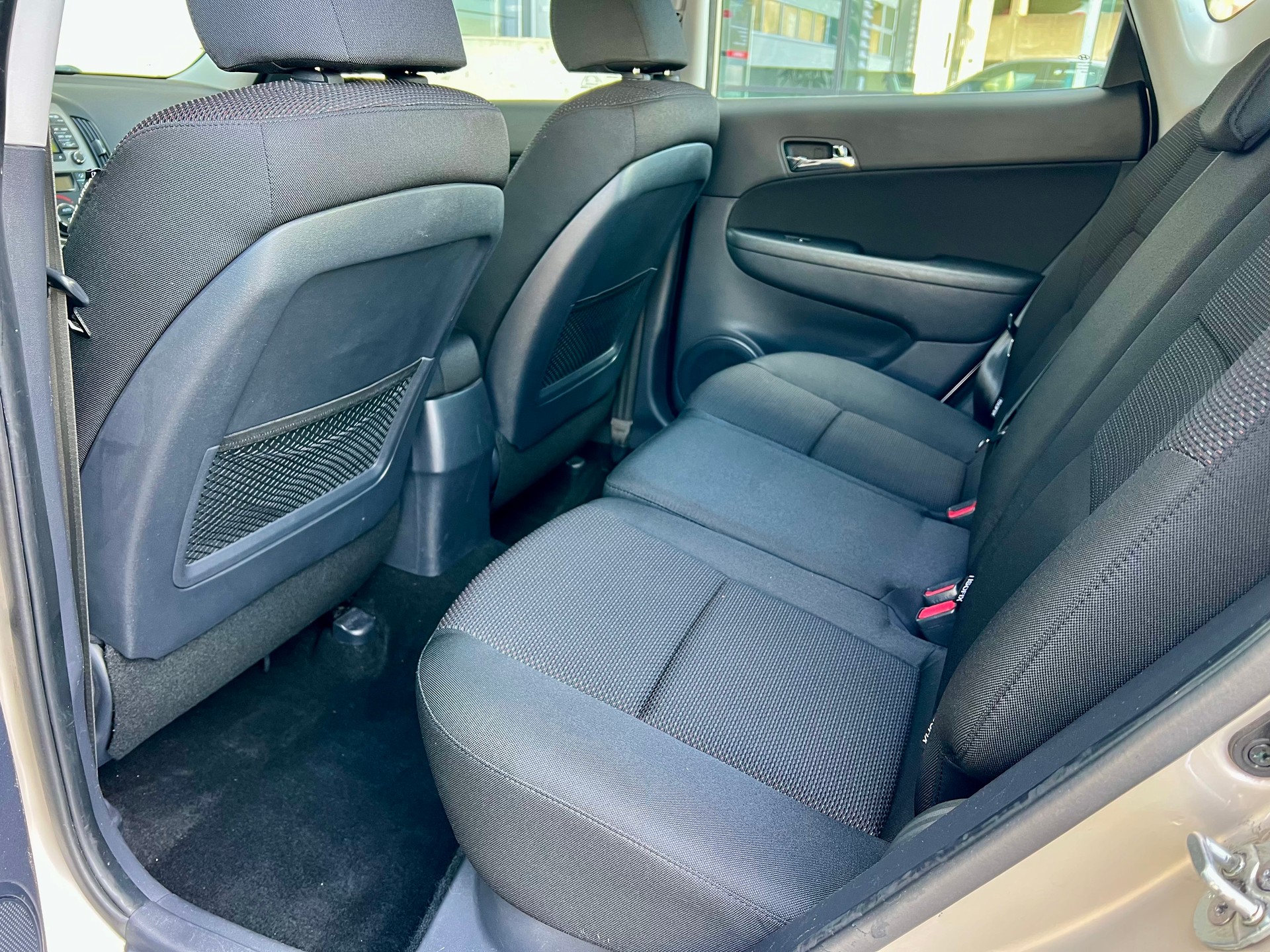 HYUNDAI i30 1,6 Comfort-image-12